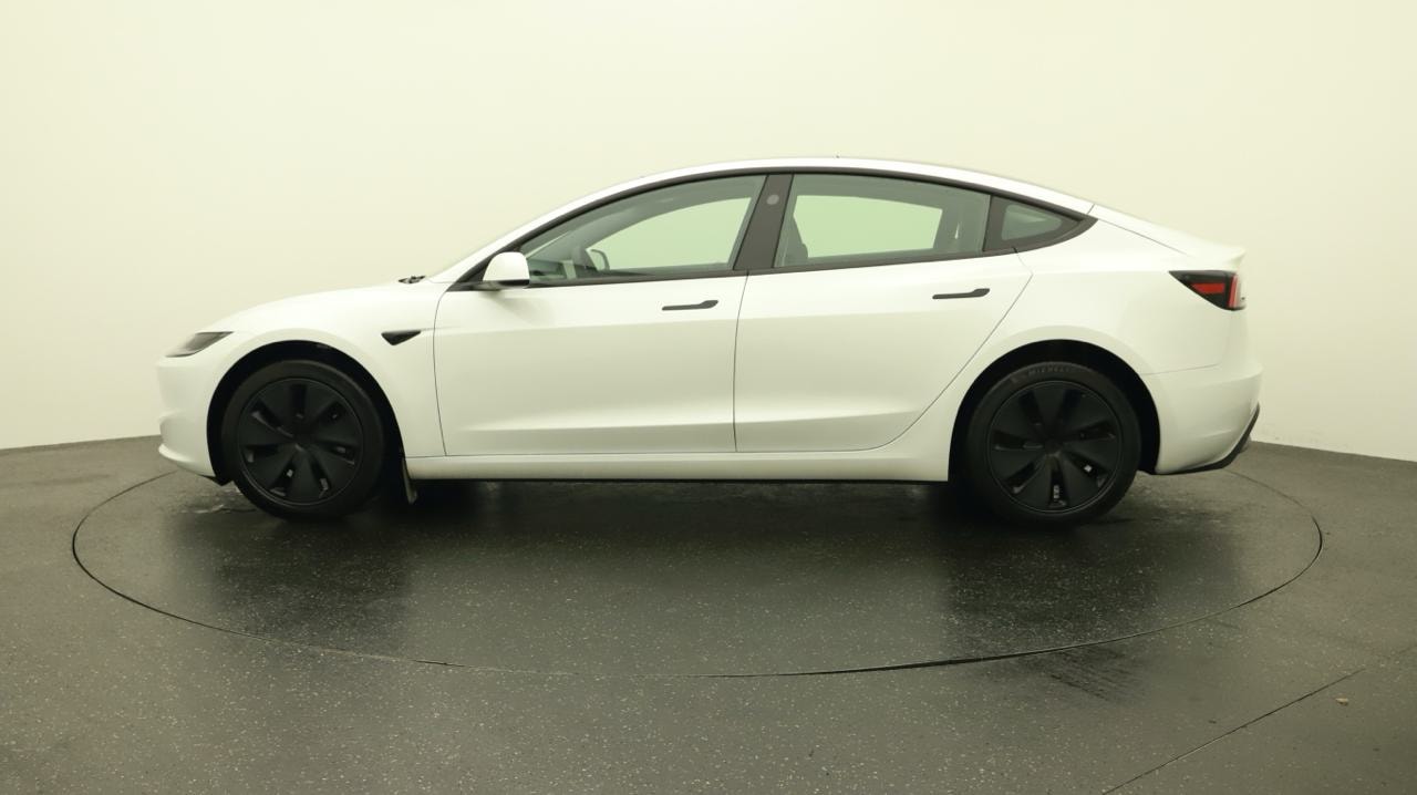 TESLA Model 3 Long Range Dual Motor AWD-showroom-element-1