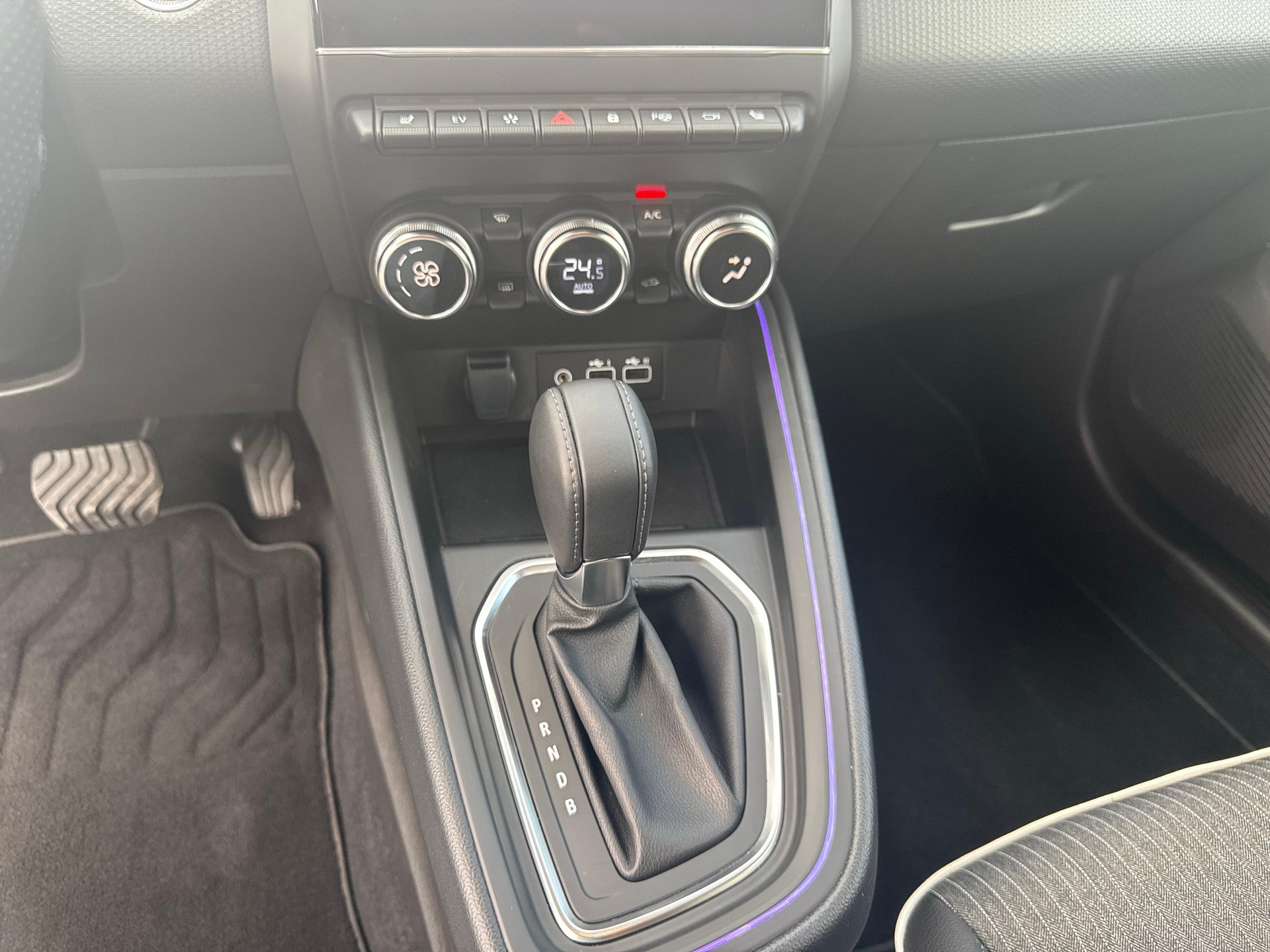 MITSUBISHI Colt 1.6 HEV Instyle-image-15