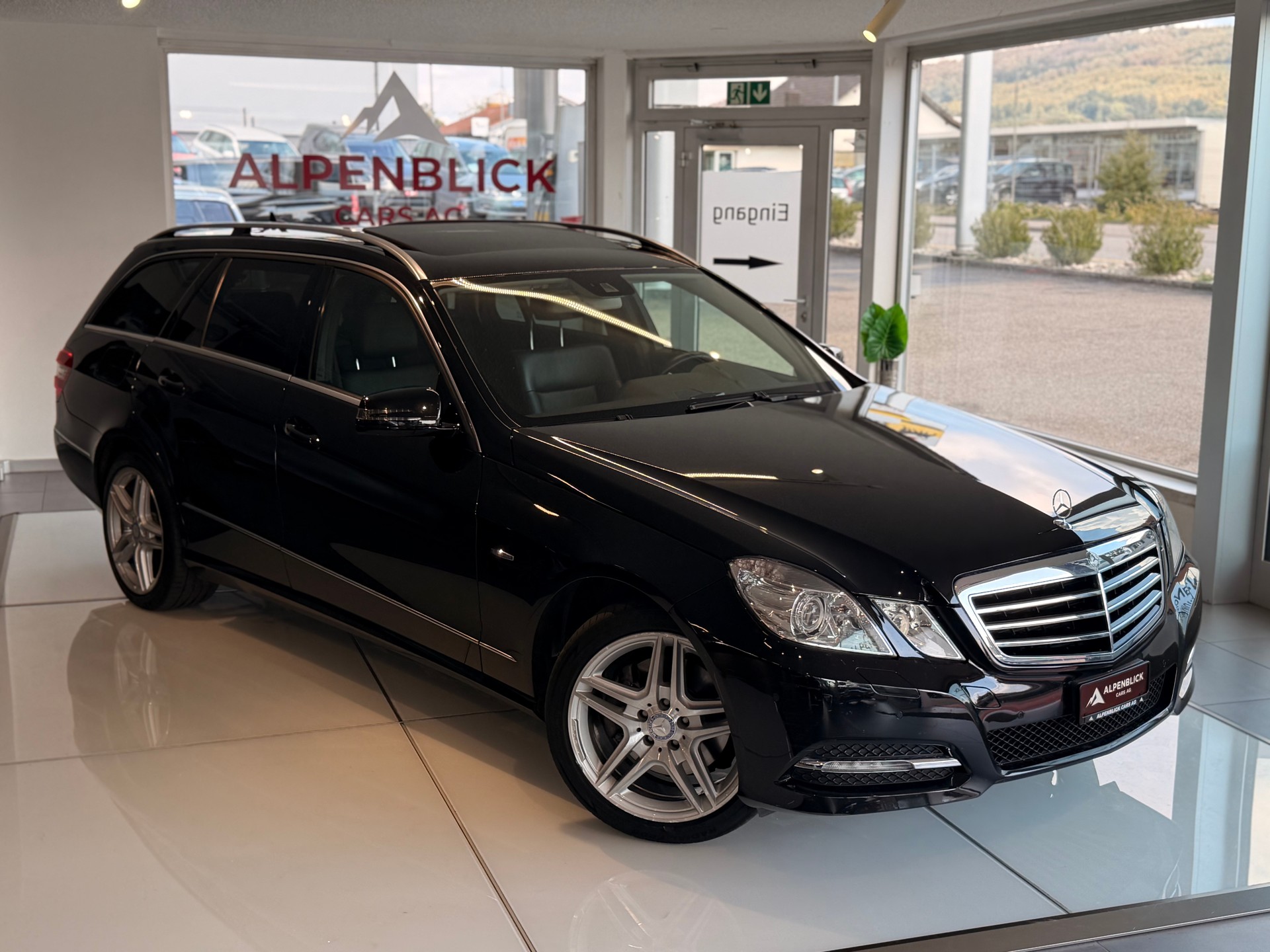 MERCEDES-BENZ E 350 CGI BlueEfficiency Elégance 4Matic 7G-Tronic-showroom-element-1