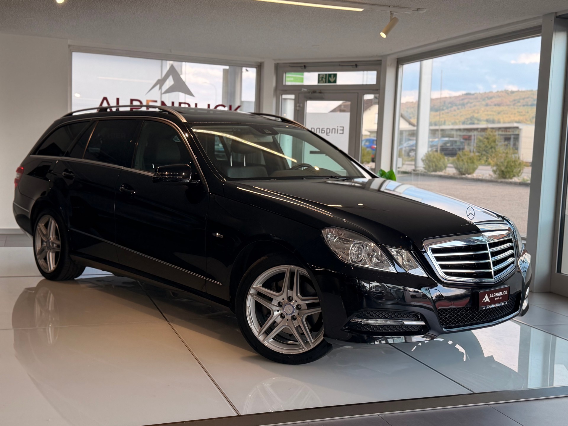 MERCEDES-BENZ E 350 CGI BlueEfficiency Elégance 4Matic 7G-Tronic-showroom-element-2