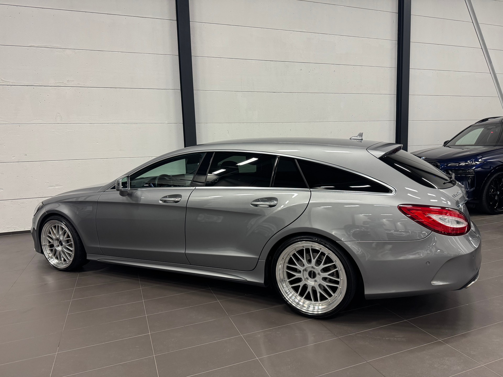 MERCEDES-BENZ CLS Shooting Brake 400 4Matic 7G-Tronic AMG Line-image-11