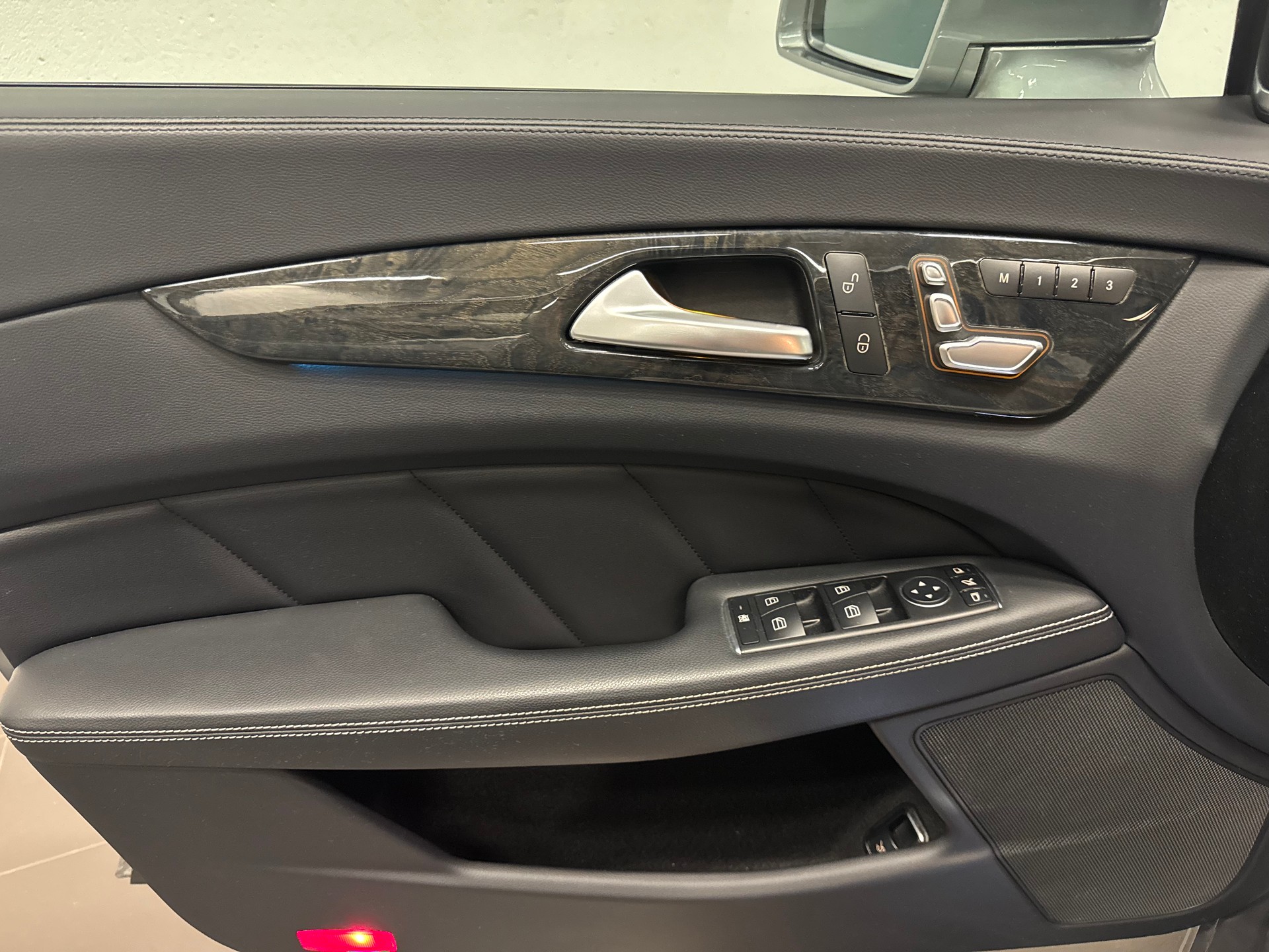 MERCEDES-BENZ CLS Shooting Brake 400 4Matic 7G-Tronic AMG Line-image-27