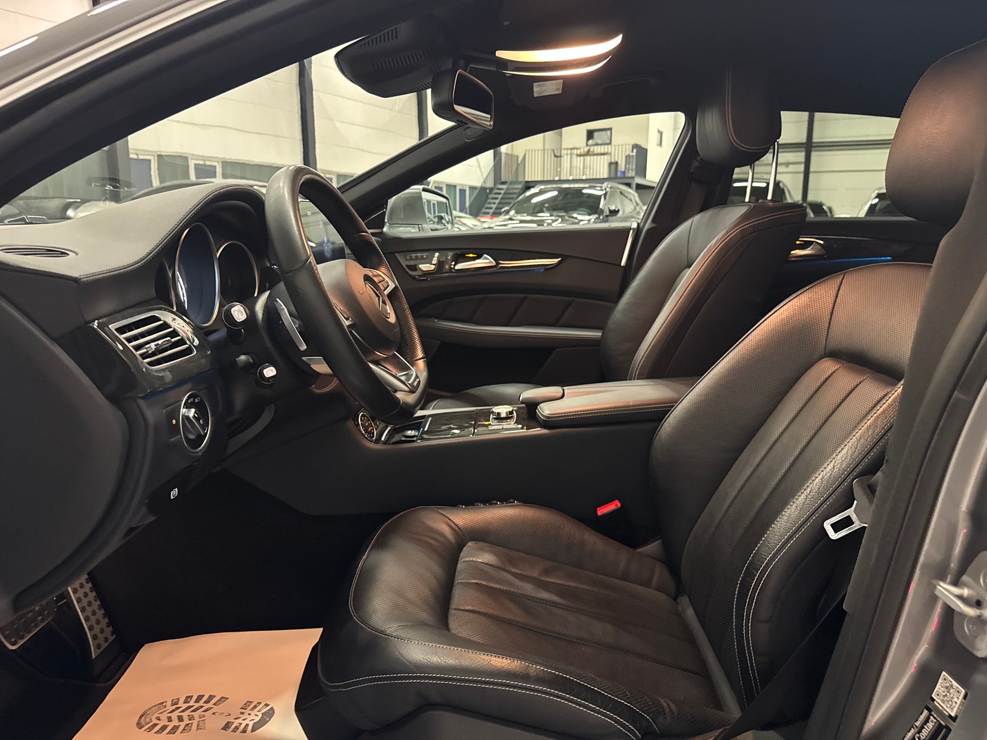 MERCEDES-BENZ CLS Shooting Brake 400 4Matic 7G-Tronic AMG Line-image-17