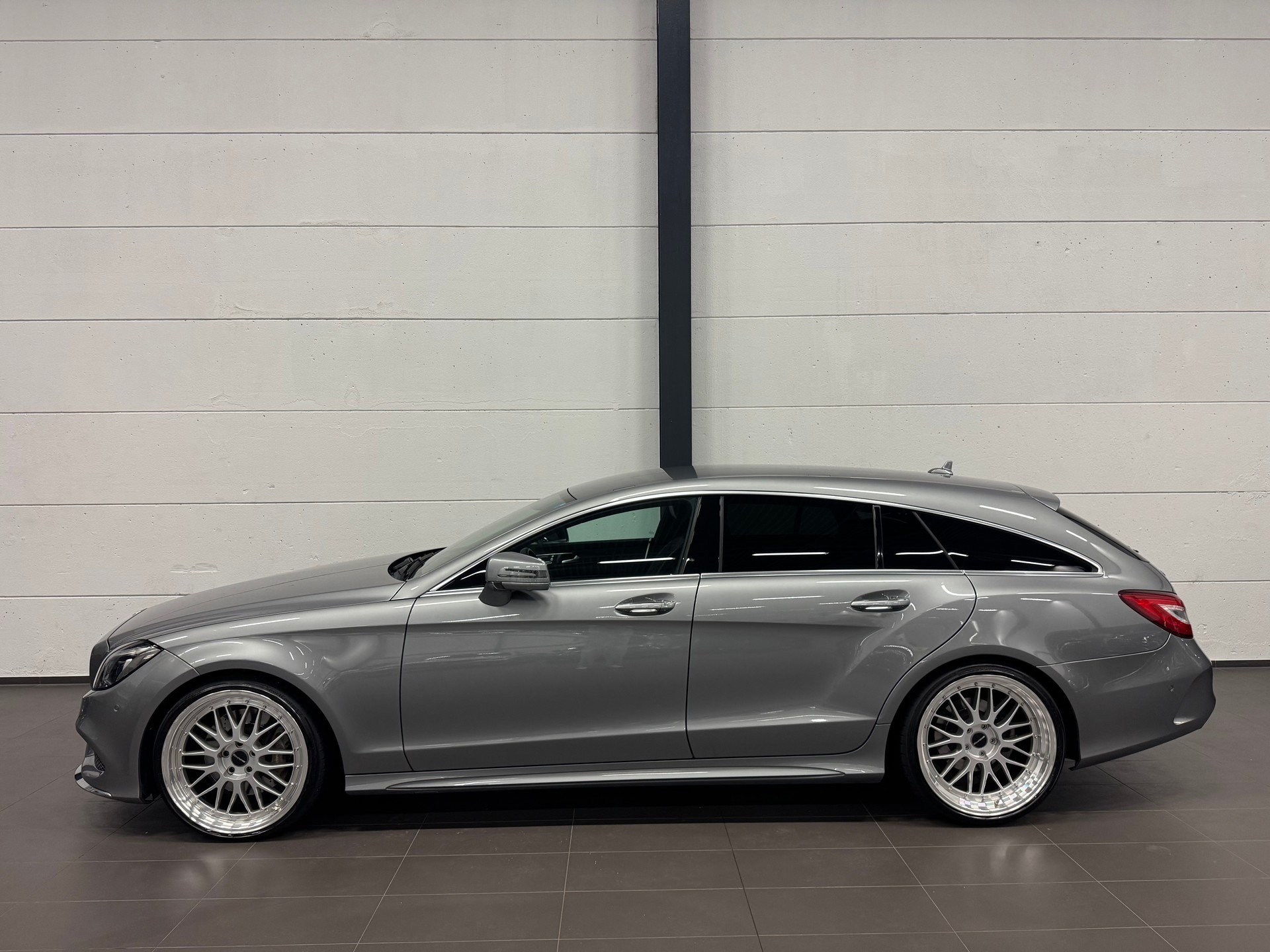 MERCEDES-BENZ CLS Shooting Brake 400 4Matic 7G-Tronic AMG Line-image-9