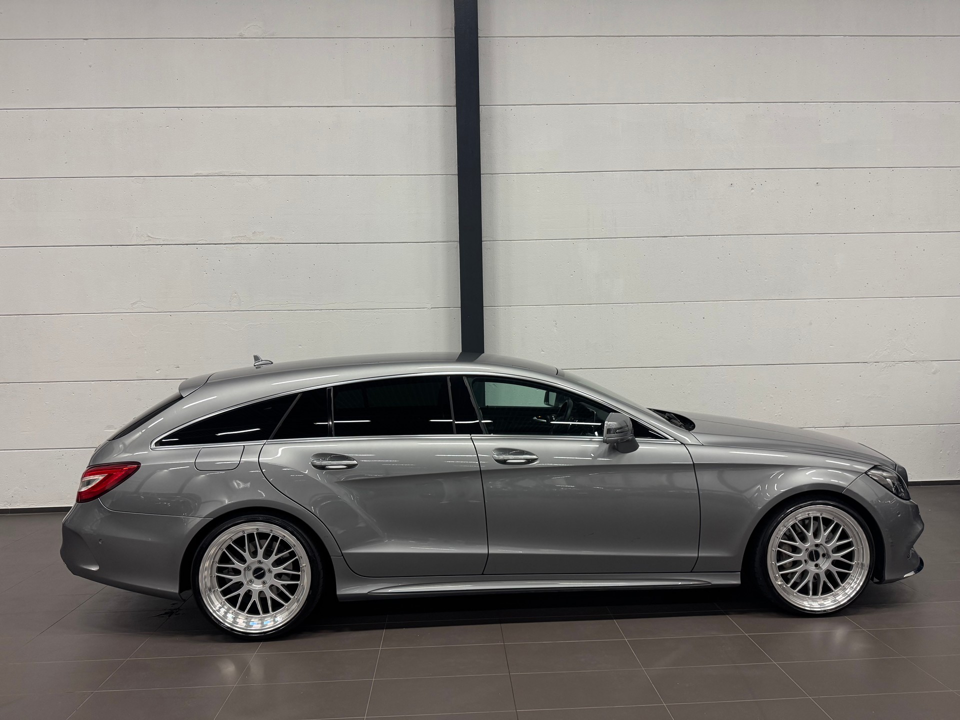 MERCEDES-BENZ CLS Shooting Brake 400 4Matic 7G-Tronic AMG Line-image-8