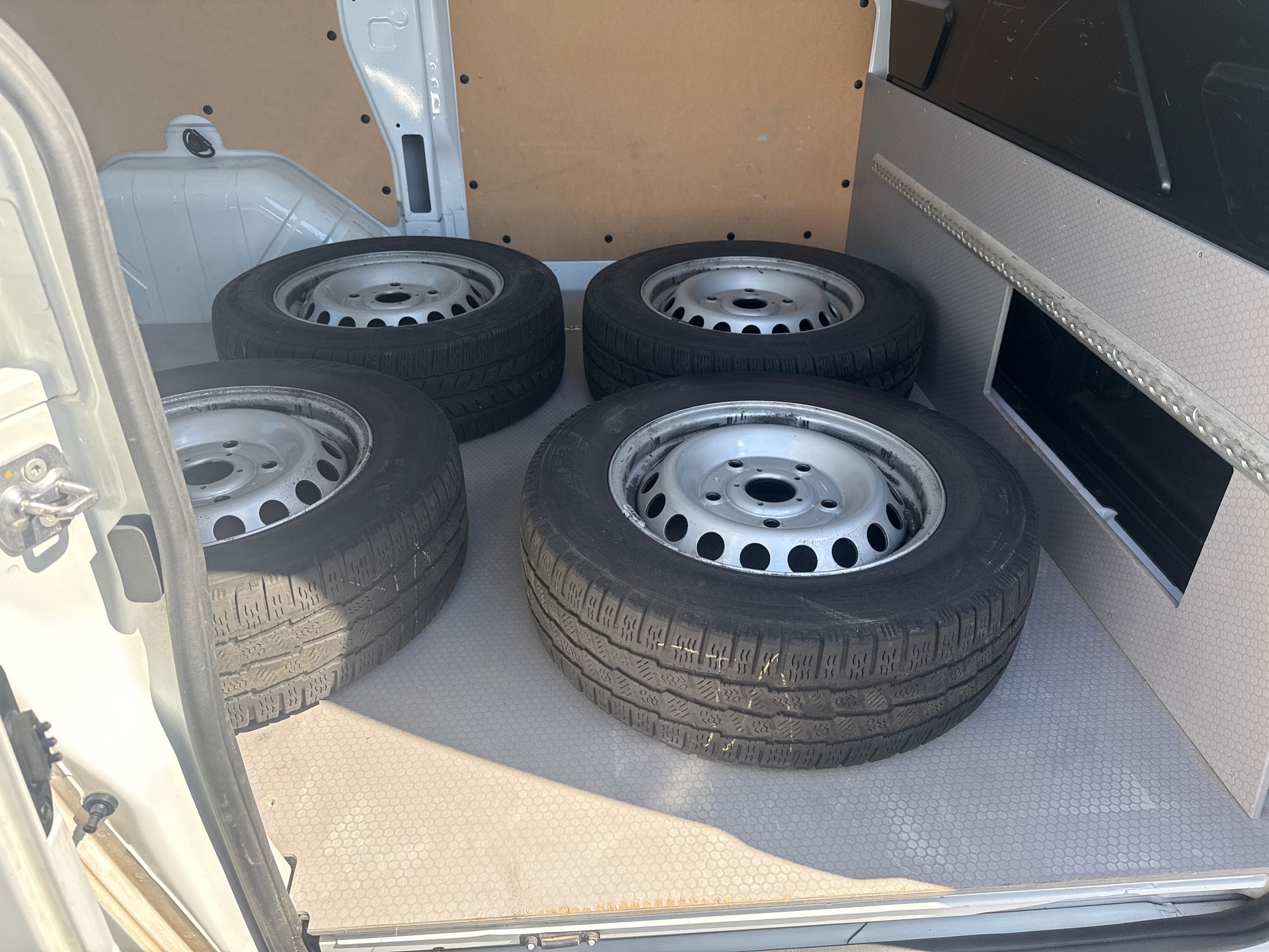 FORD Transit Custom Van 320 L1H1 Trend-image-4