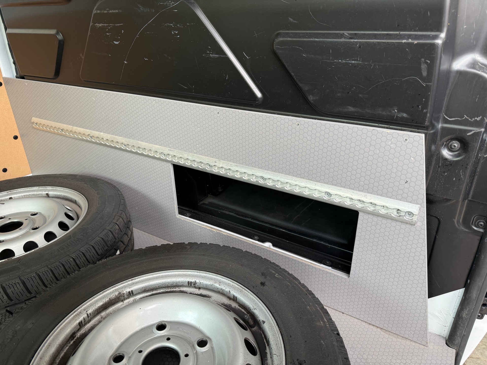 FORD Transit Custom Van 320 L1H1 Trend-image-16