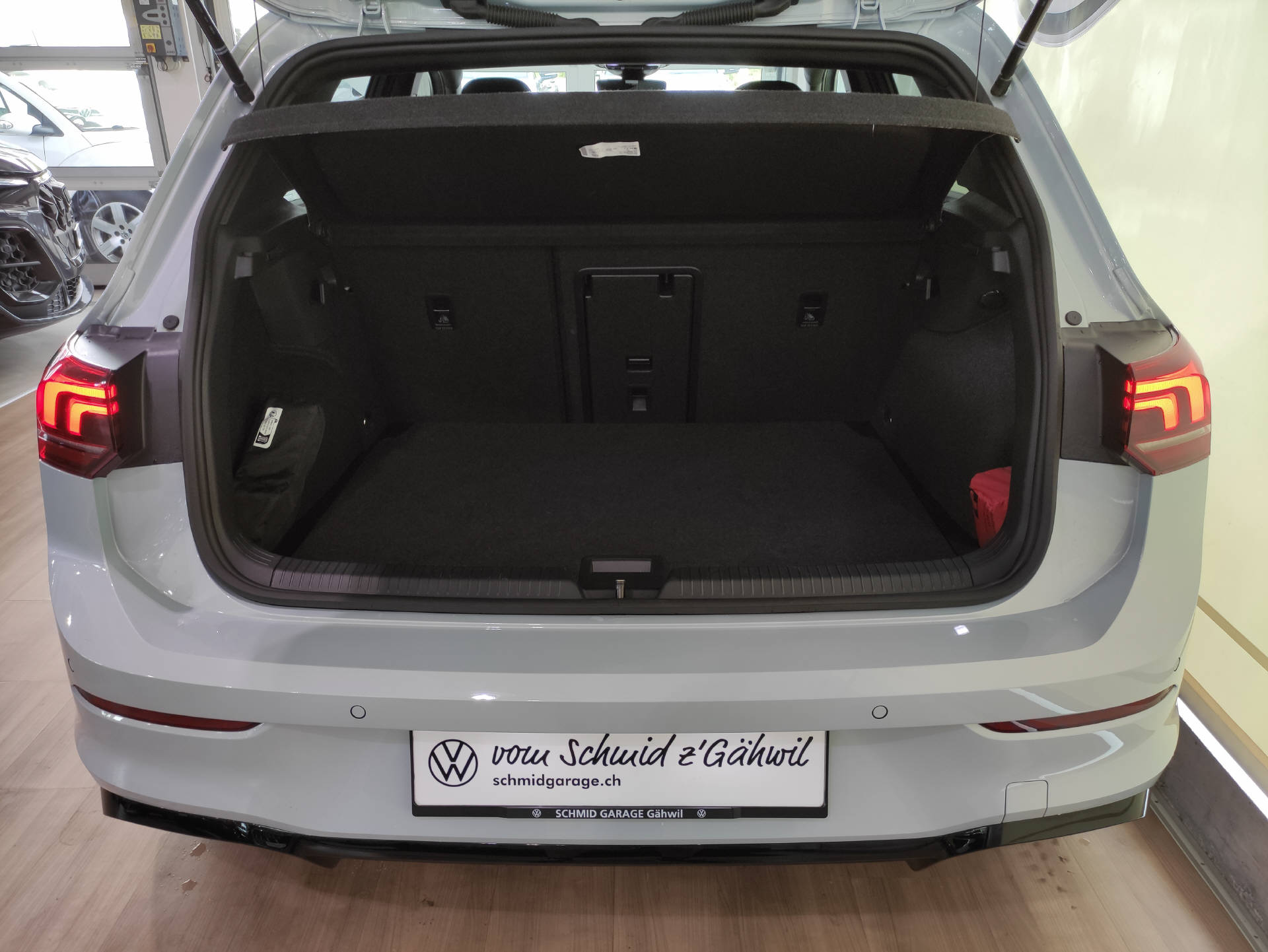 VW Golf VIII 1.5 eTSI R-Line Black-Style-image-15