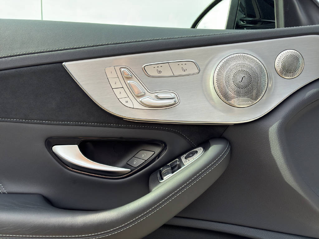 MERCEDES-BENZ C 63 S AMG Coupé-image-6