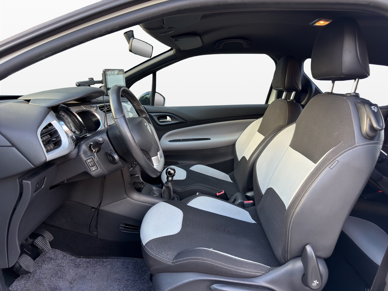 DS AUTOMOBILES DS3 1.2 VTi Chic-image-8