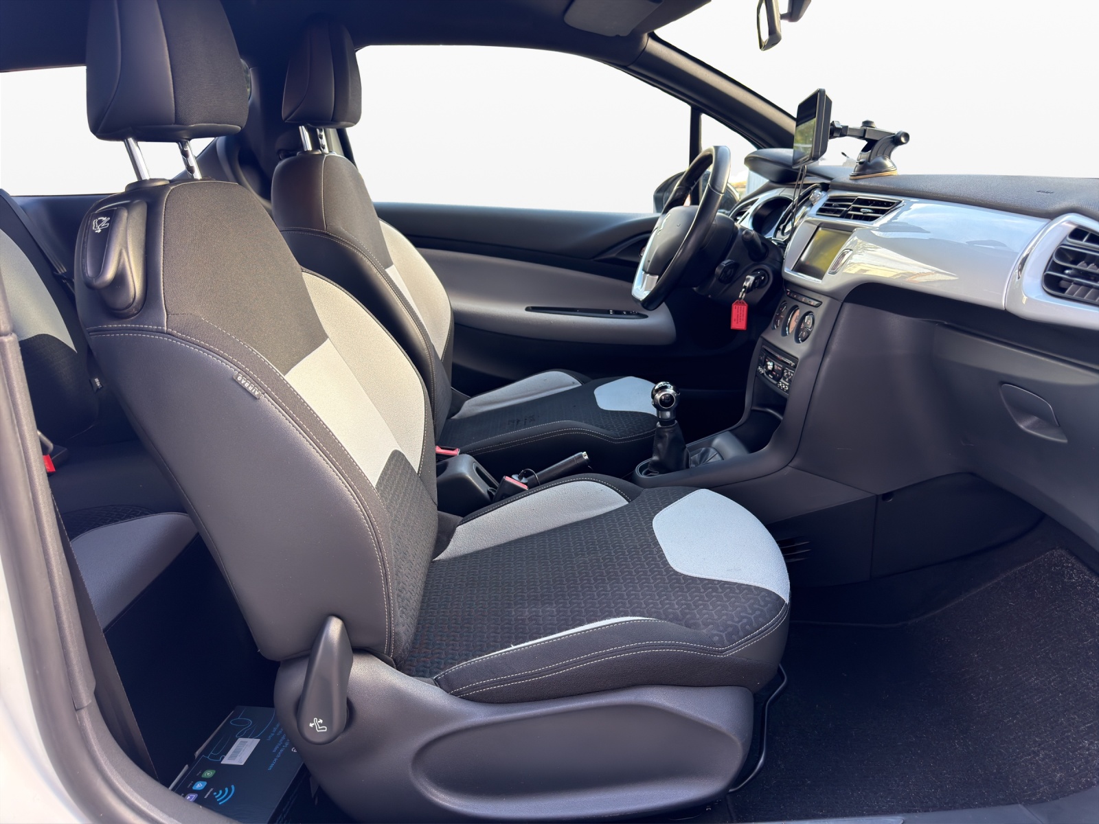 DS AUTOMOBILES DS3 1.2 VTi Chic-image-14