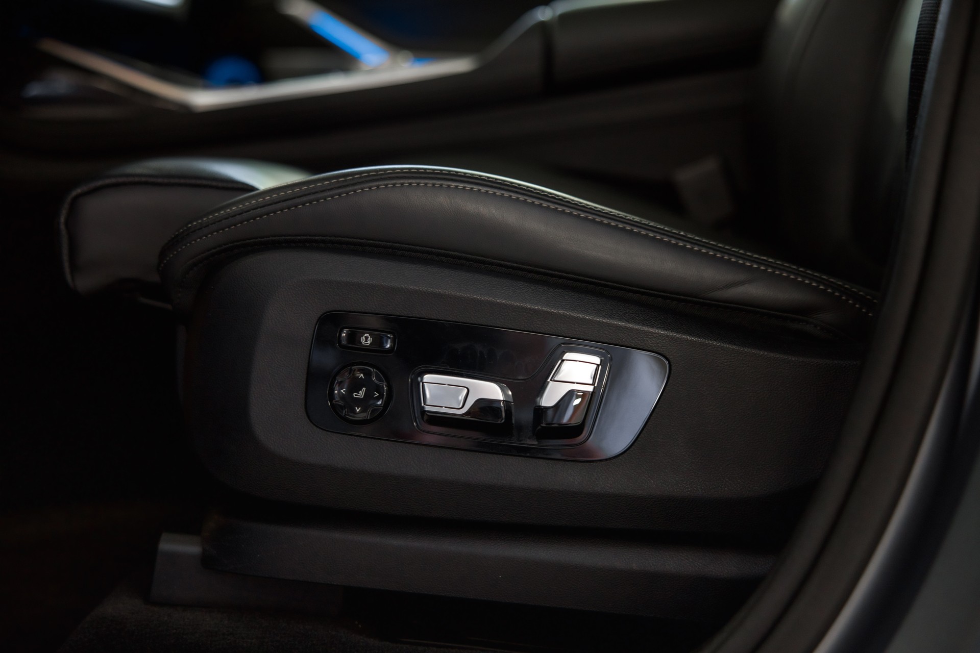 BMW X7 xDrive 48V 40d M Sport Pro Steptronic-image-30