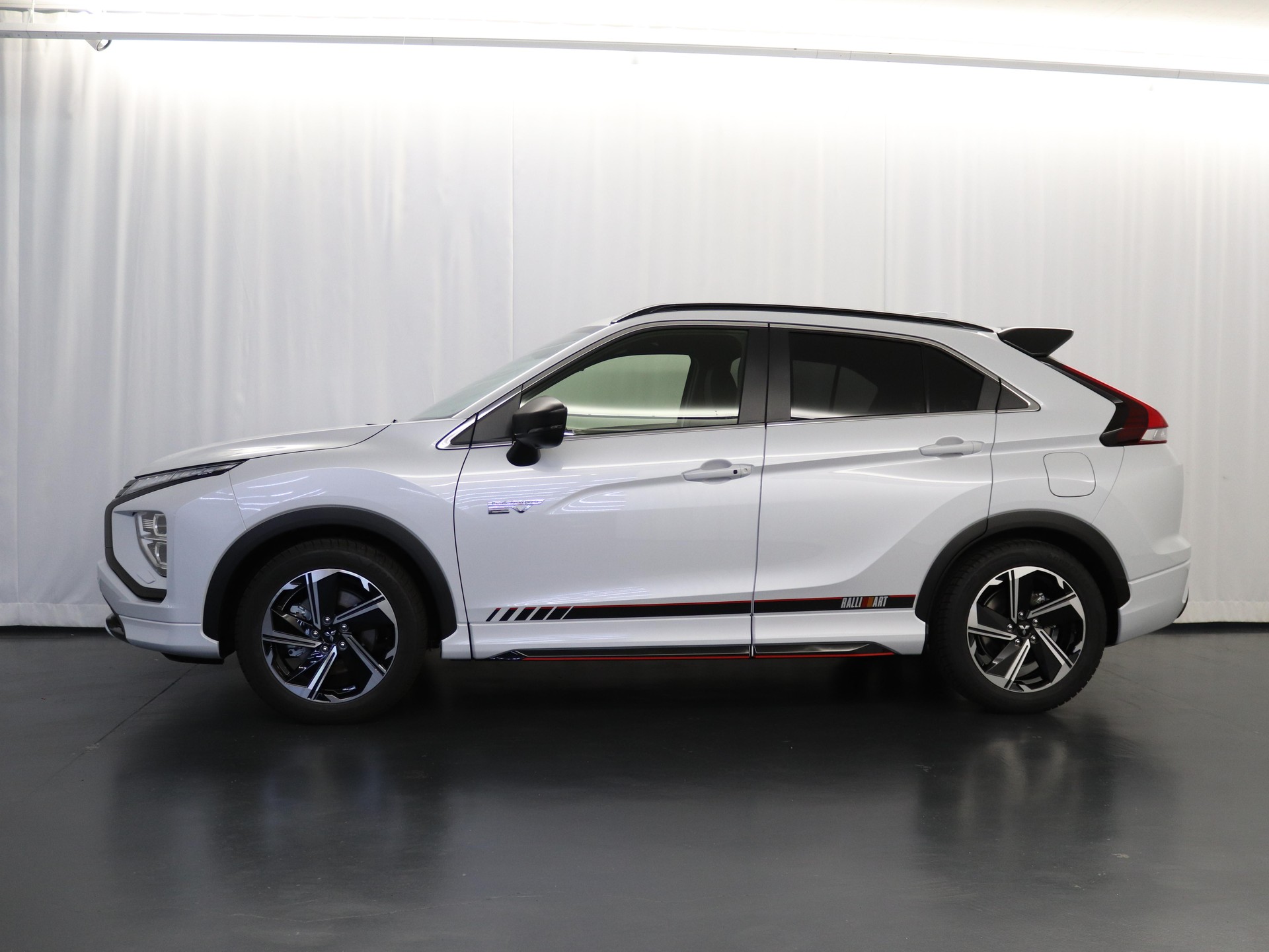 MITSUBISHI Eclipse Cross 2.4 PHEV Ralliart 4x4-showroom-element-3