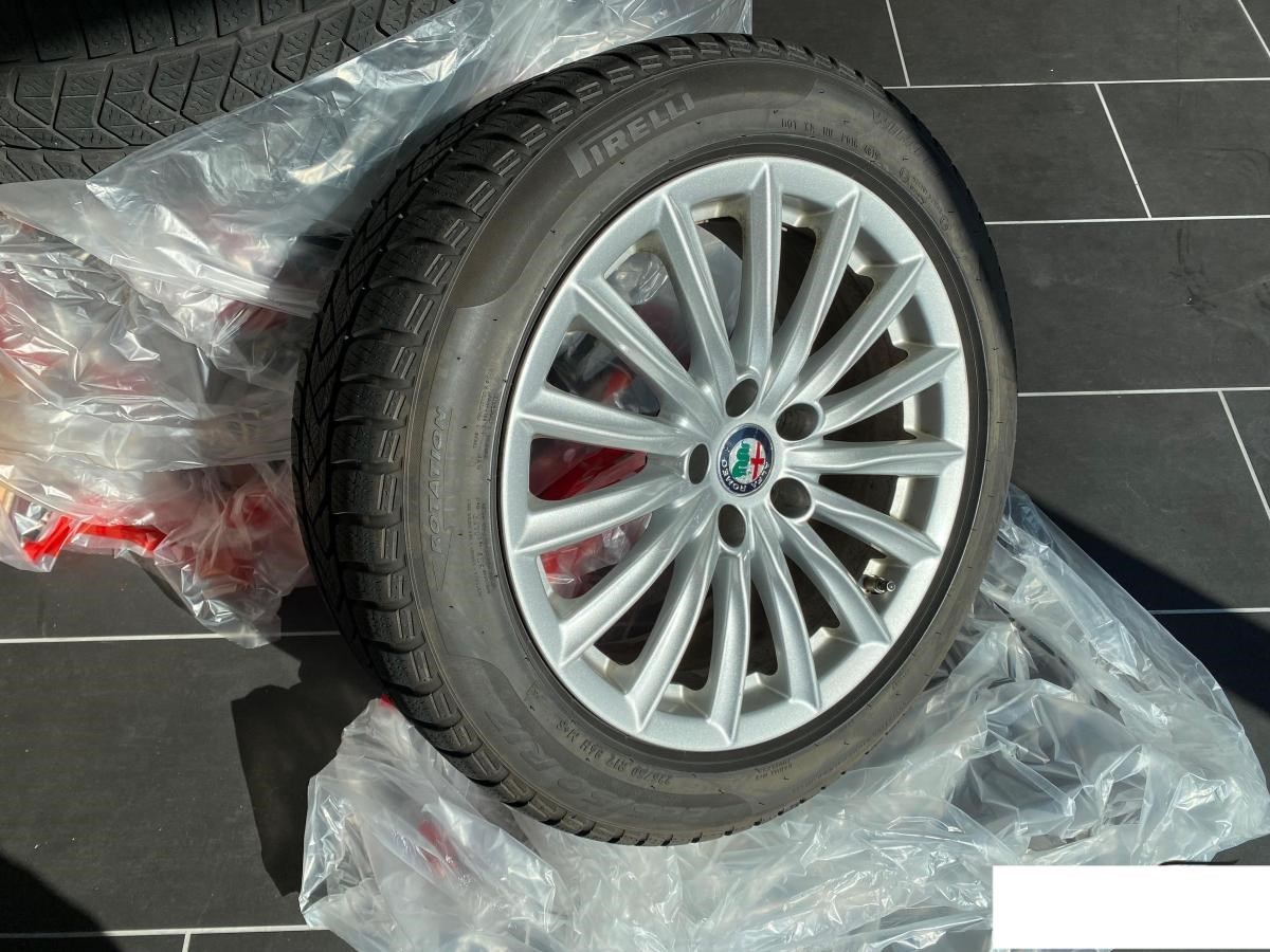 ALFA ROMEO Giulia 2.2 JTDM Veloce Q4 Automatic-image-12