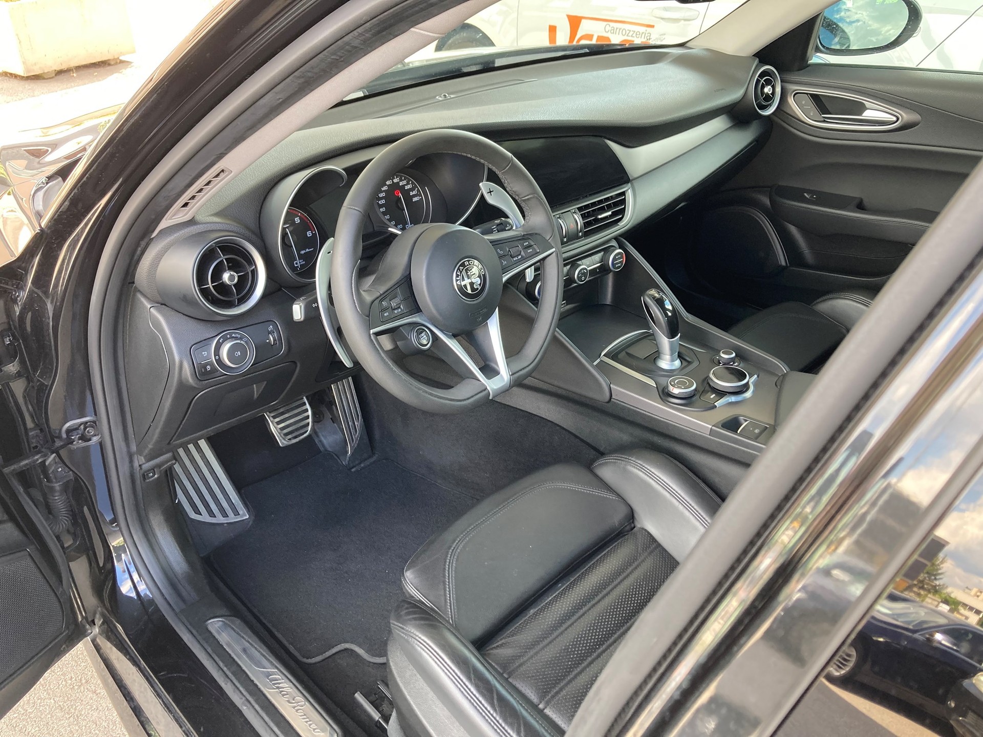 ALFA ROMEO Giulia 2.2 JTDM Veloce Q4 Automatic-image-4