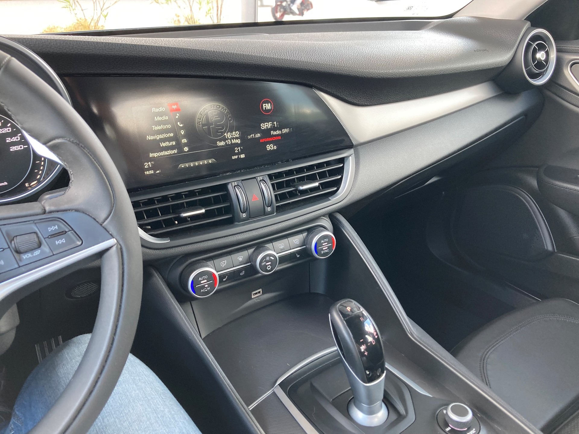 ALFA ROMEO Giulia 2.2 JTDM Veloce Q4 Automatic-image-9