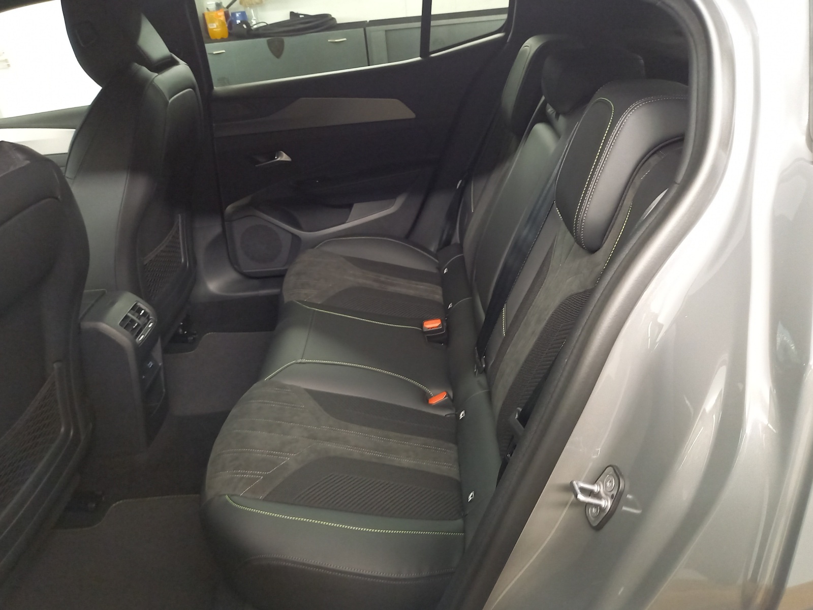 PEUGEOT 408 1.6 PHEV 180 GT-image-10