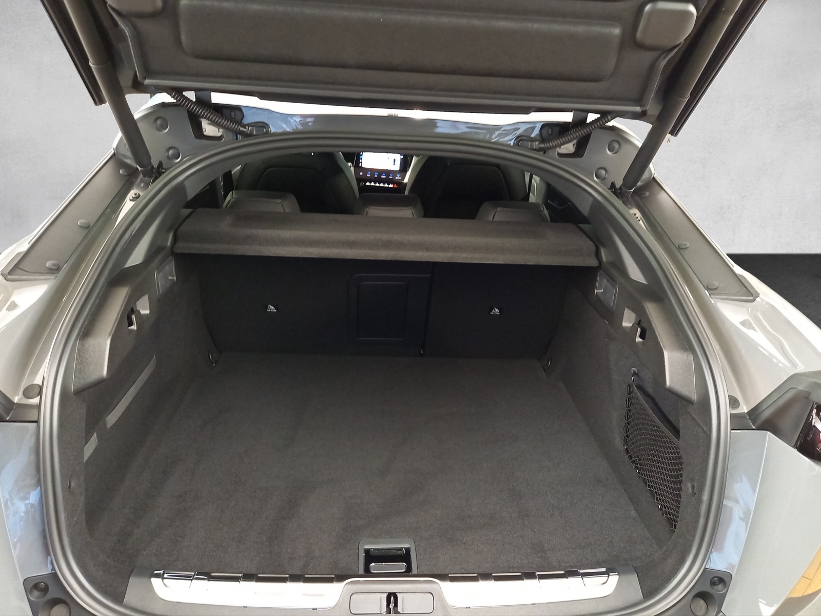PEUGEOT 408 1.6 PHEV 180 GT-image-13