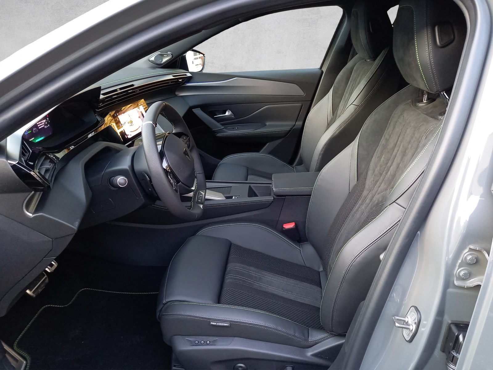 PEUGEOT 408 1.6 PHEV 180 GT-image-8