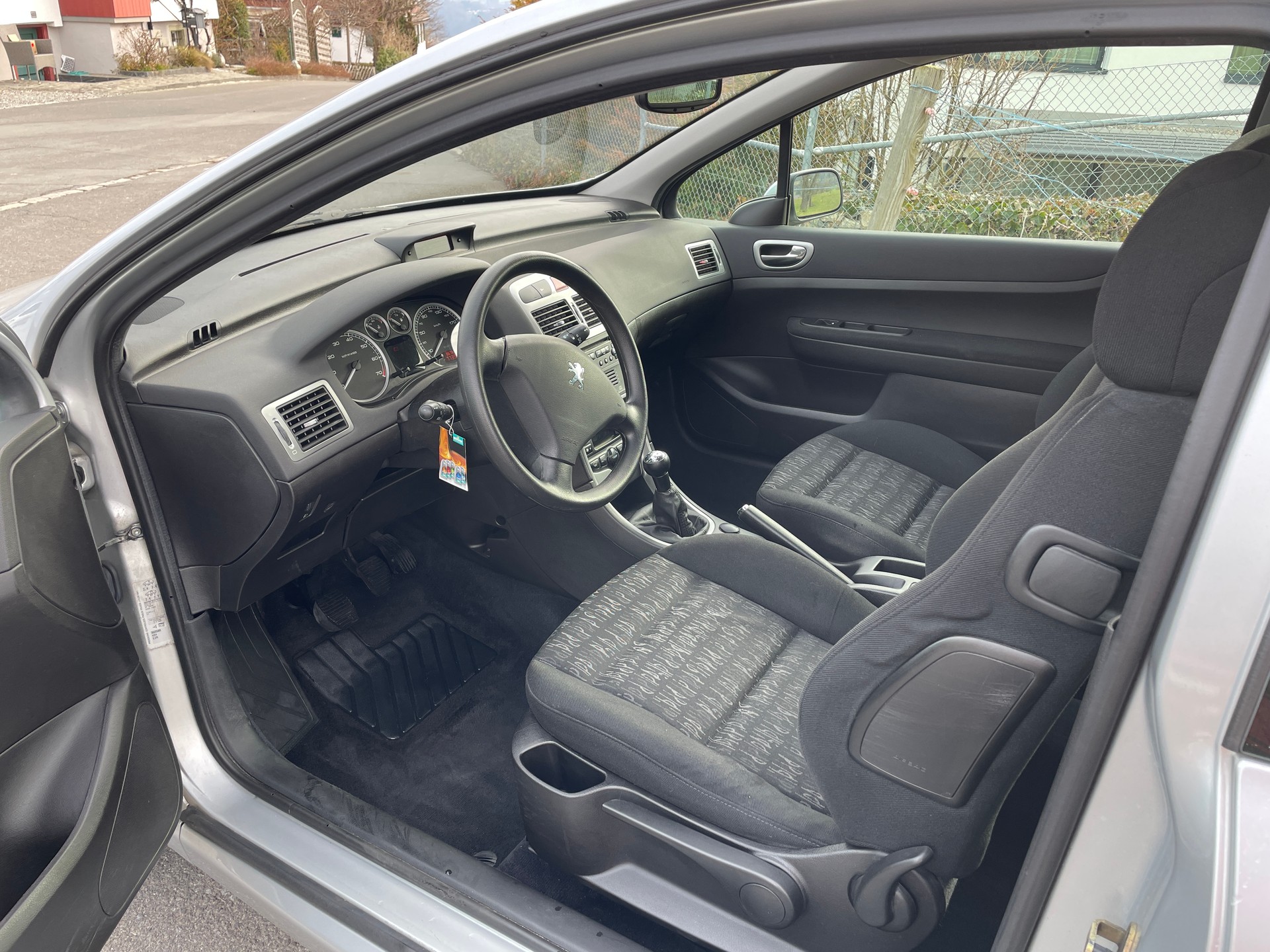 PEUGEOT 307 2.0 16V XS-image-3