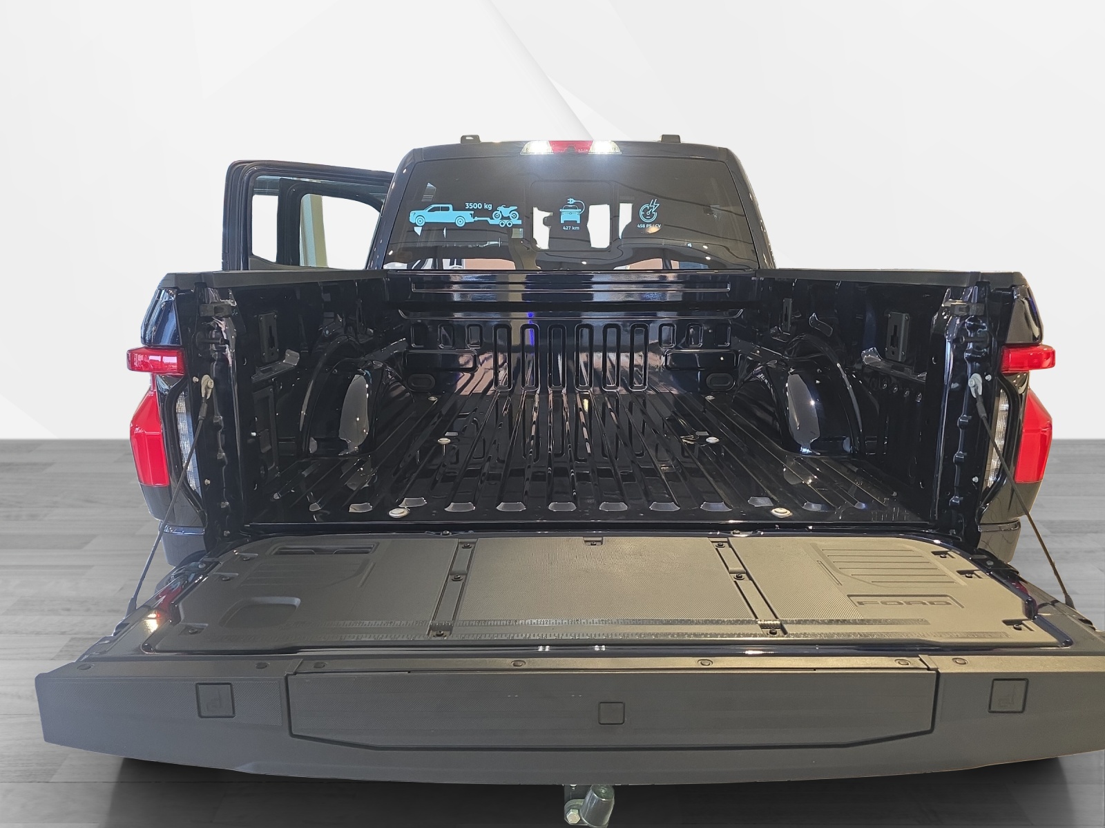 FORD F-150 Lightning 91 kWh Lariat Launch Edition-image-8
