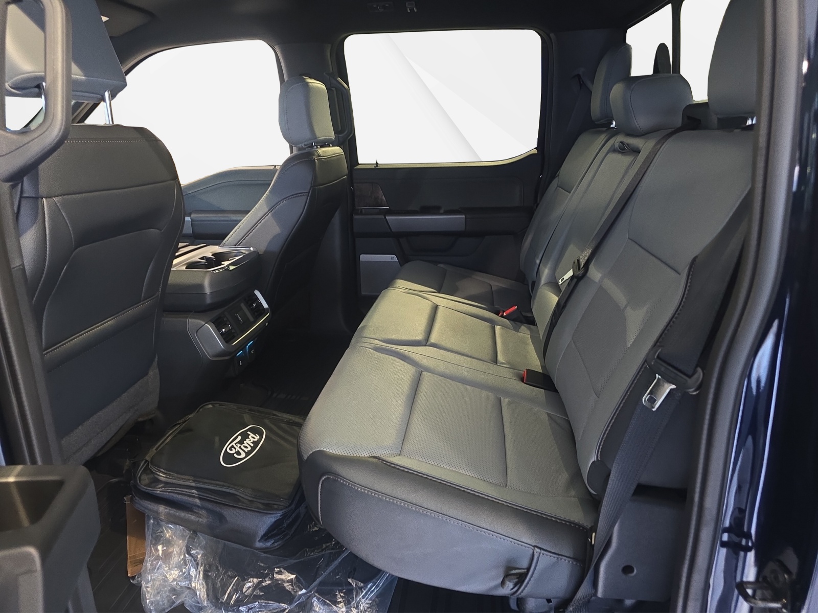 FORD F-150 Lightning 91 kWh Lariat Launch Edition-image-7