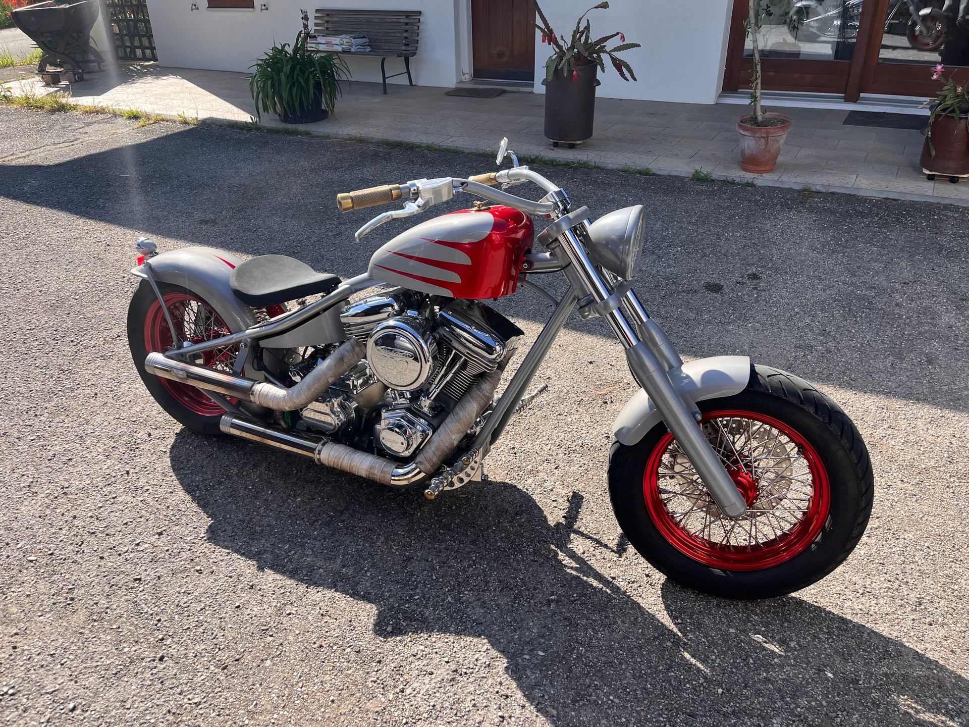 CLASSIC CYCLES Bobber-image-0