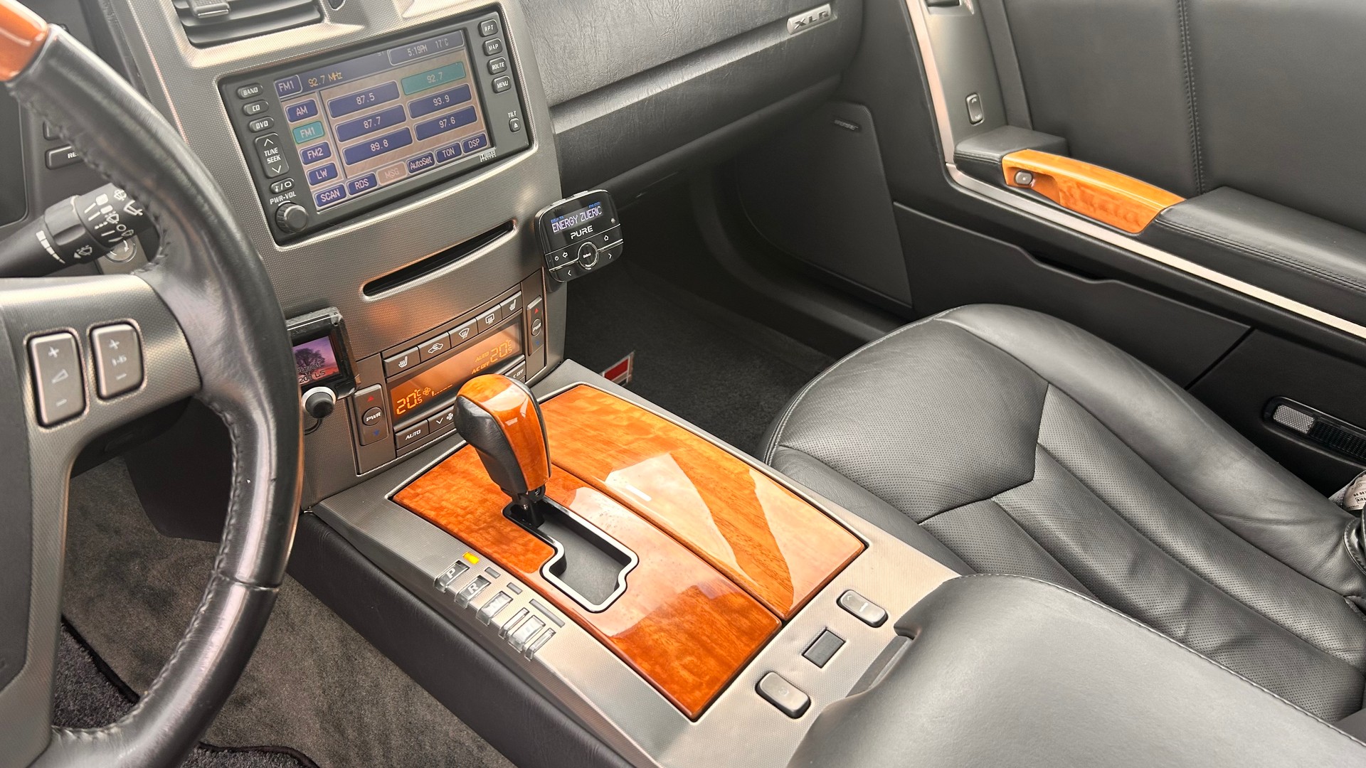 CADILLAC XLR 4.6 32V-showroom-element-3