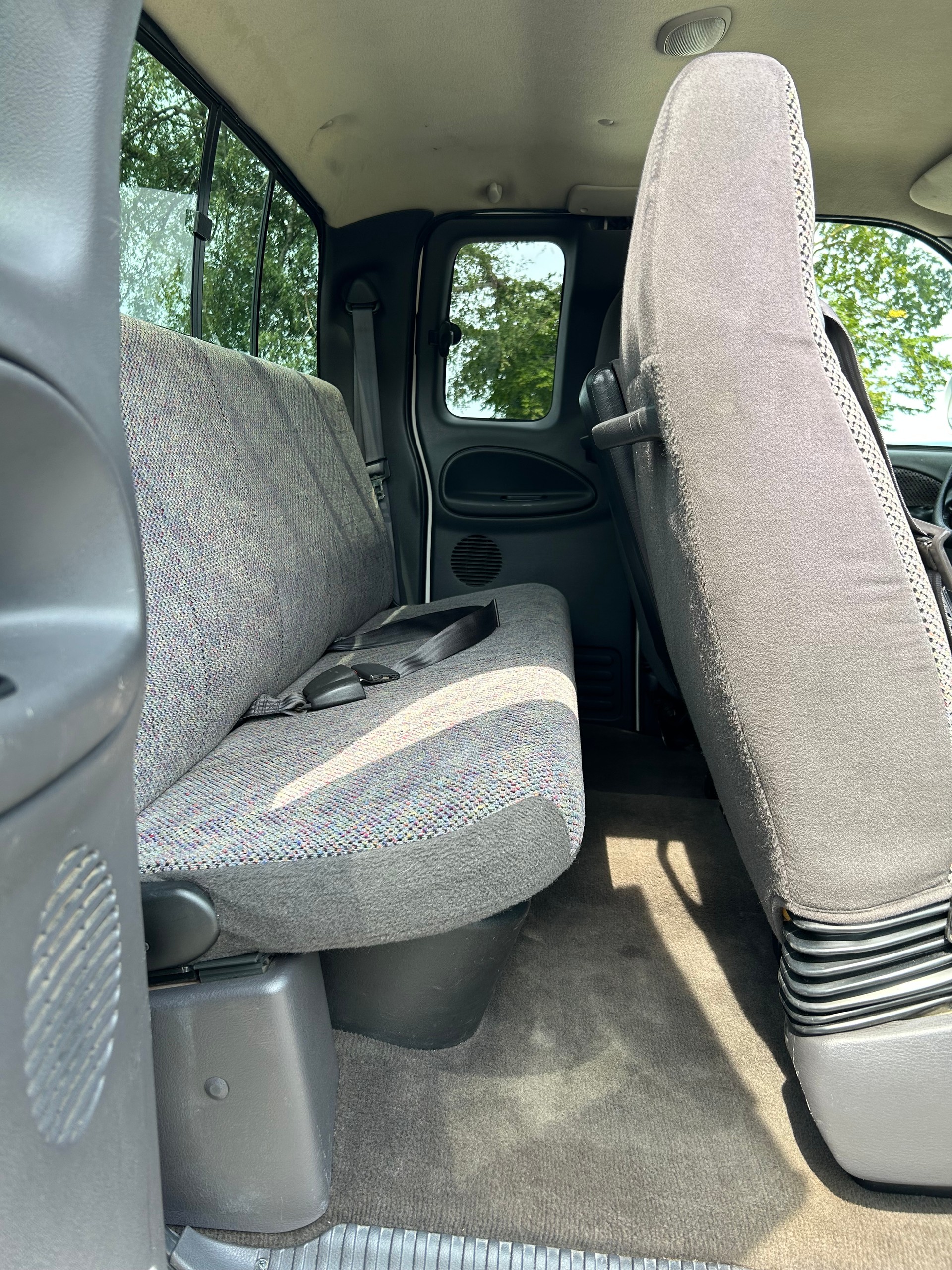 DODGE Ram 2500 Cummins SLT-image-13