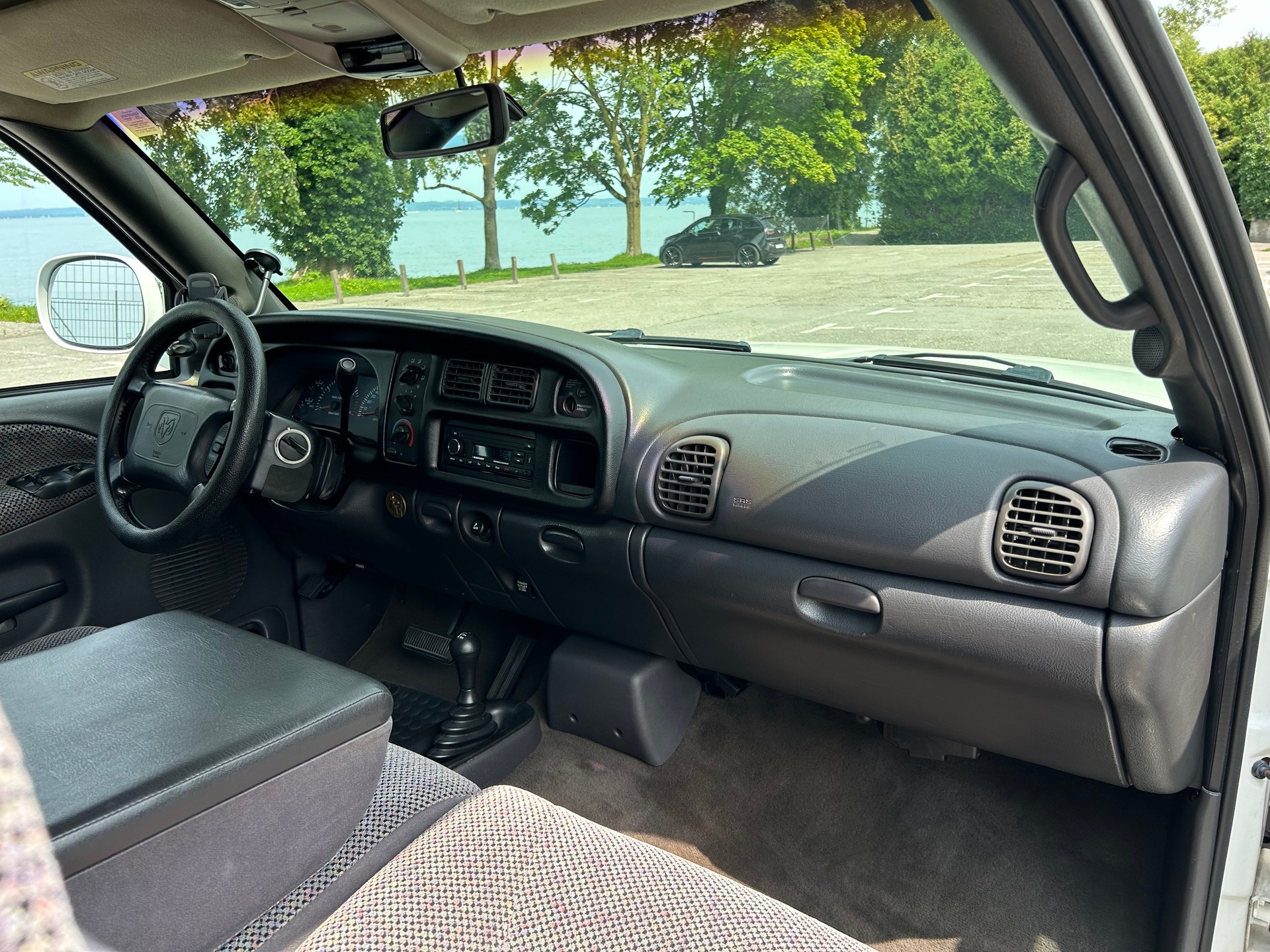 DODGE Ram 2500 Cummins SLT-image-12