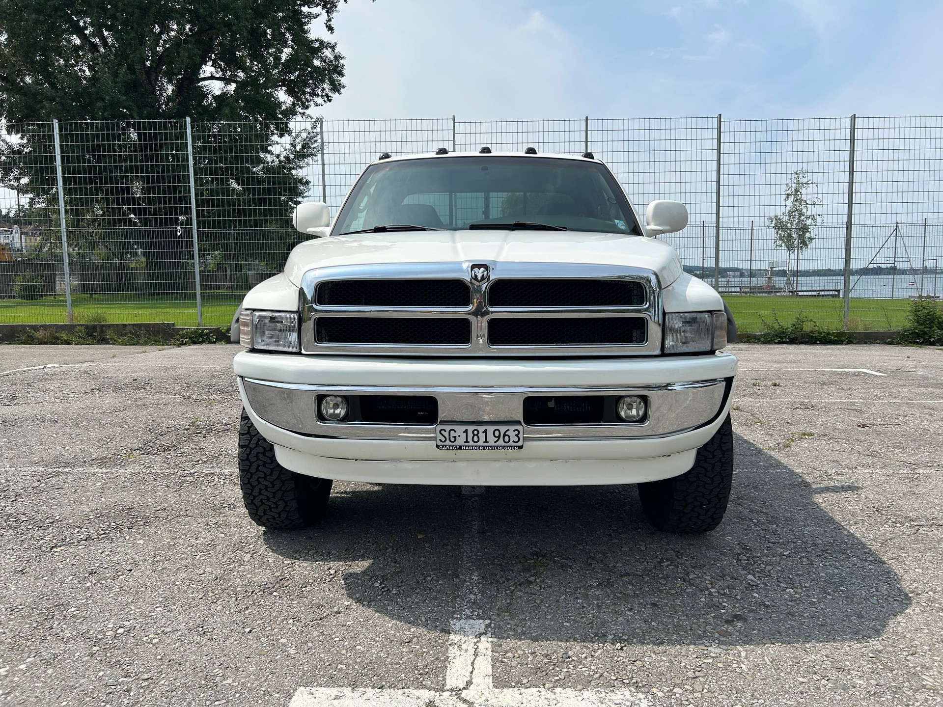 DODGE Ram 2500 Cummins SLT-image-2