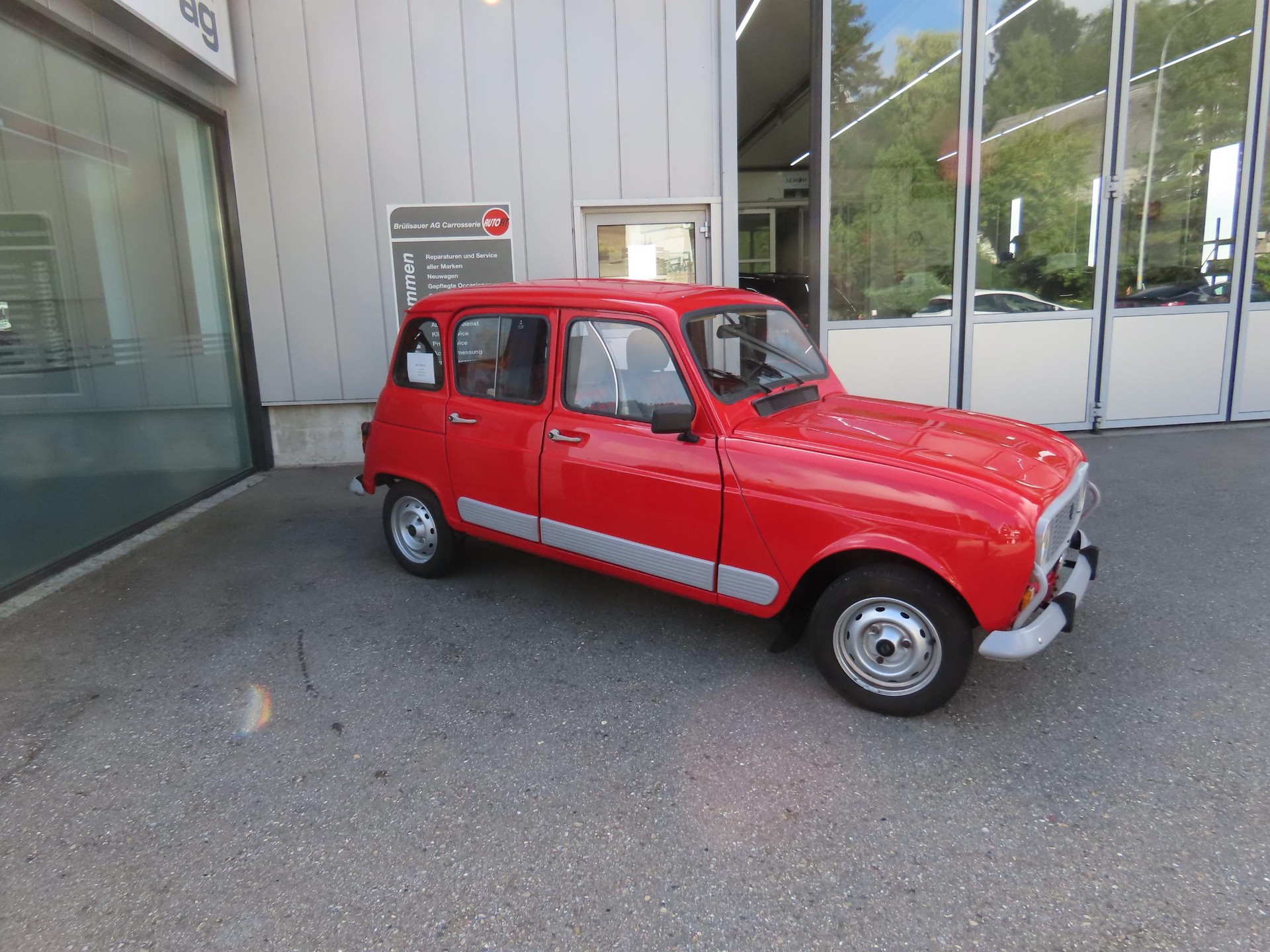 RENAULT R4 1100 Base-showroom-element-2