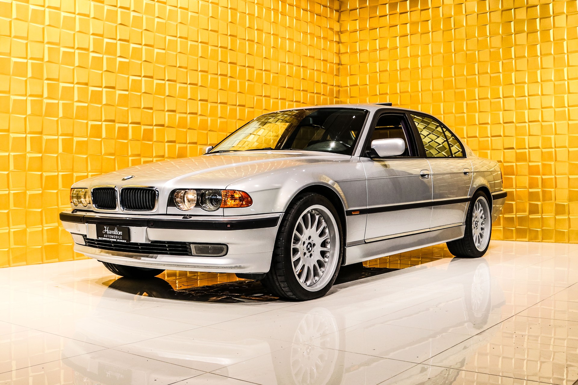 BMW 740i E38 4.4L V8 (M62B44)-showroom-element-3