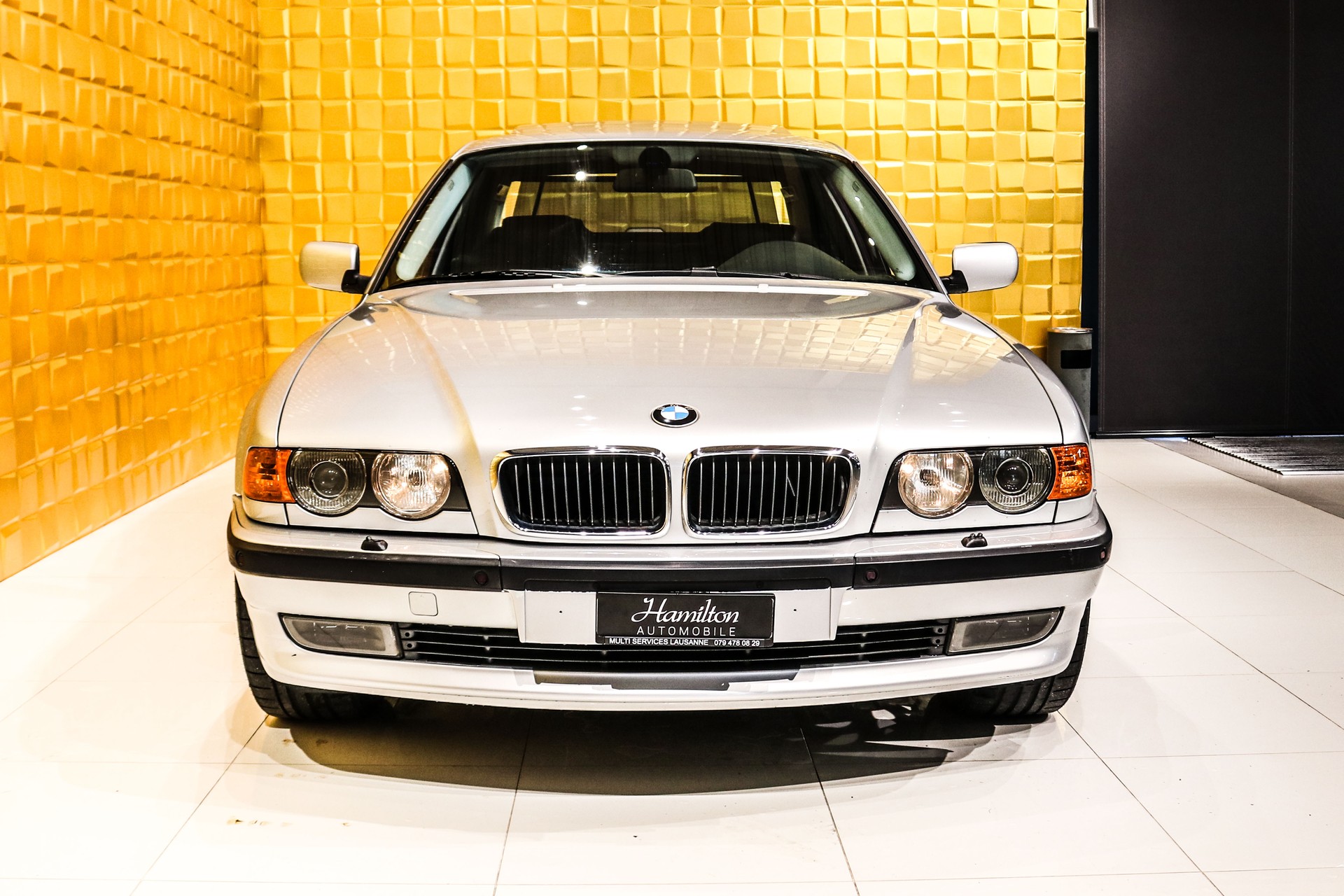 BMW 740i E38 4.4L V8 (M62B44)-showroom-element-2
