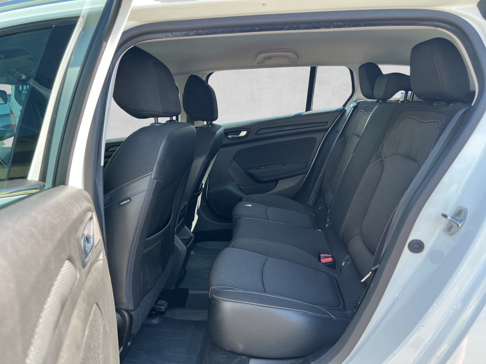 RENAULT Mégane Grandtour 1.5 dCi Business EDC-image-17