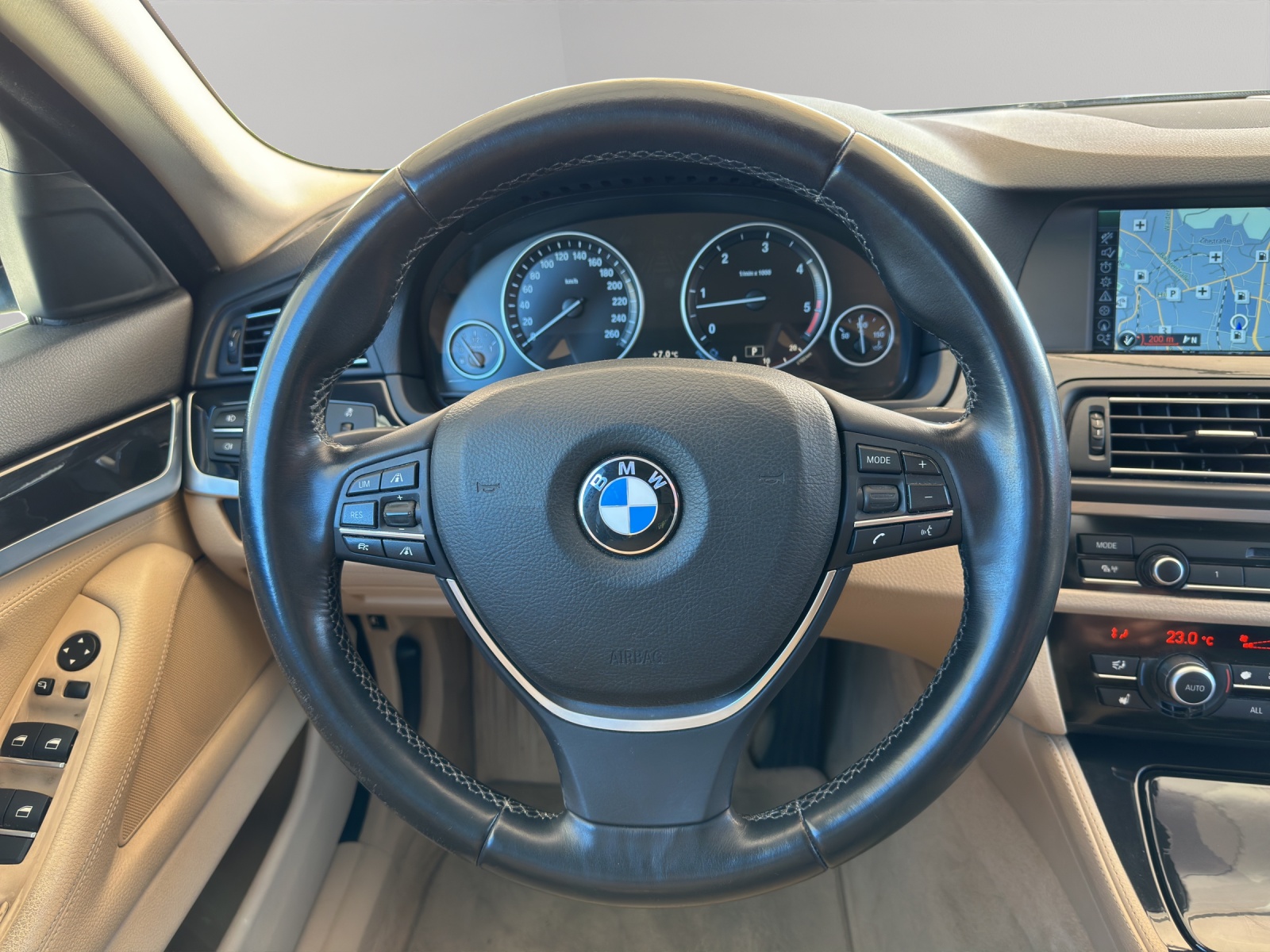 BMW 525d Touring Steptronic-image-12