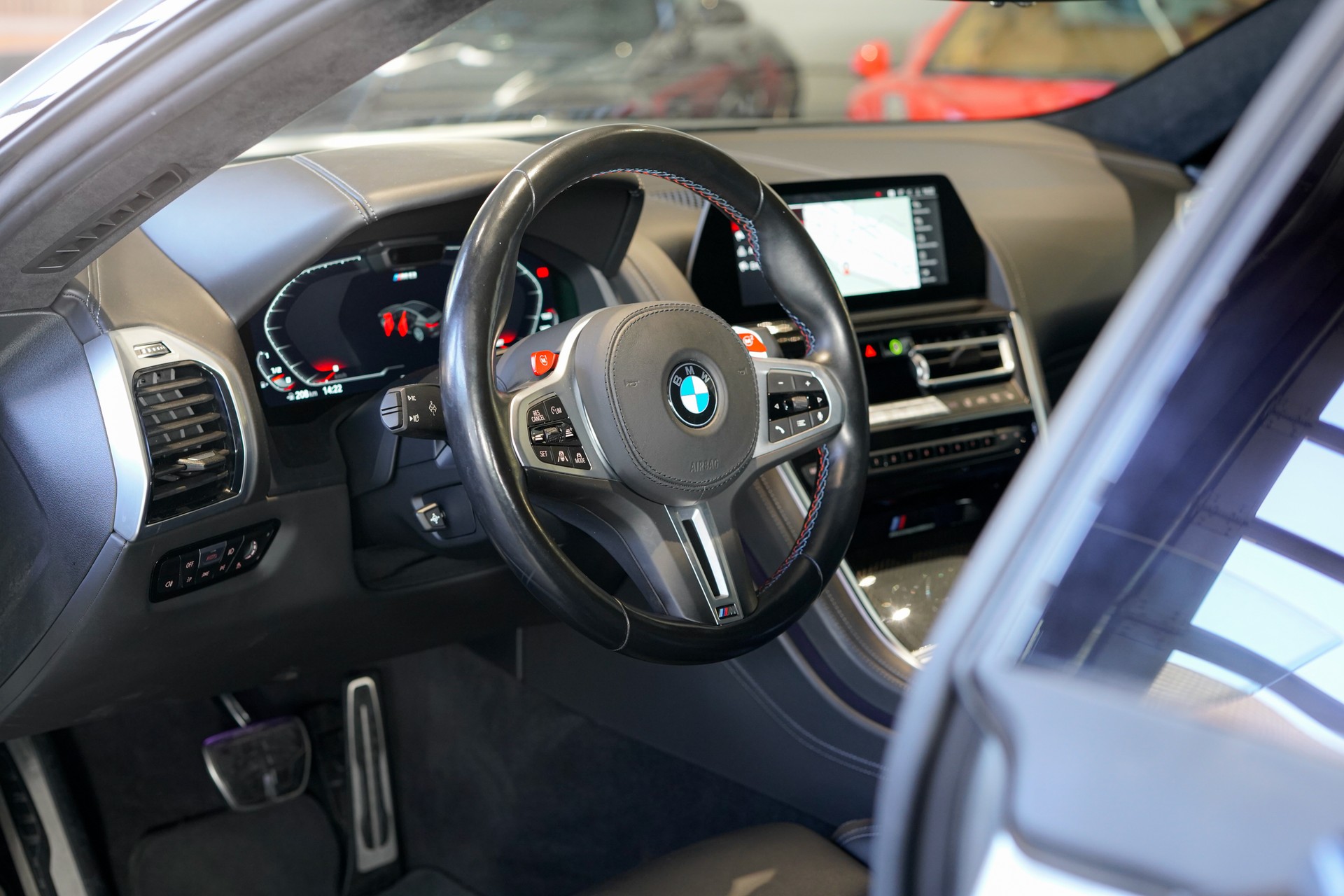BMW M8 xDrive M Competition Steptronic-image-10