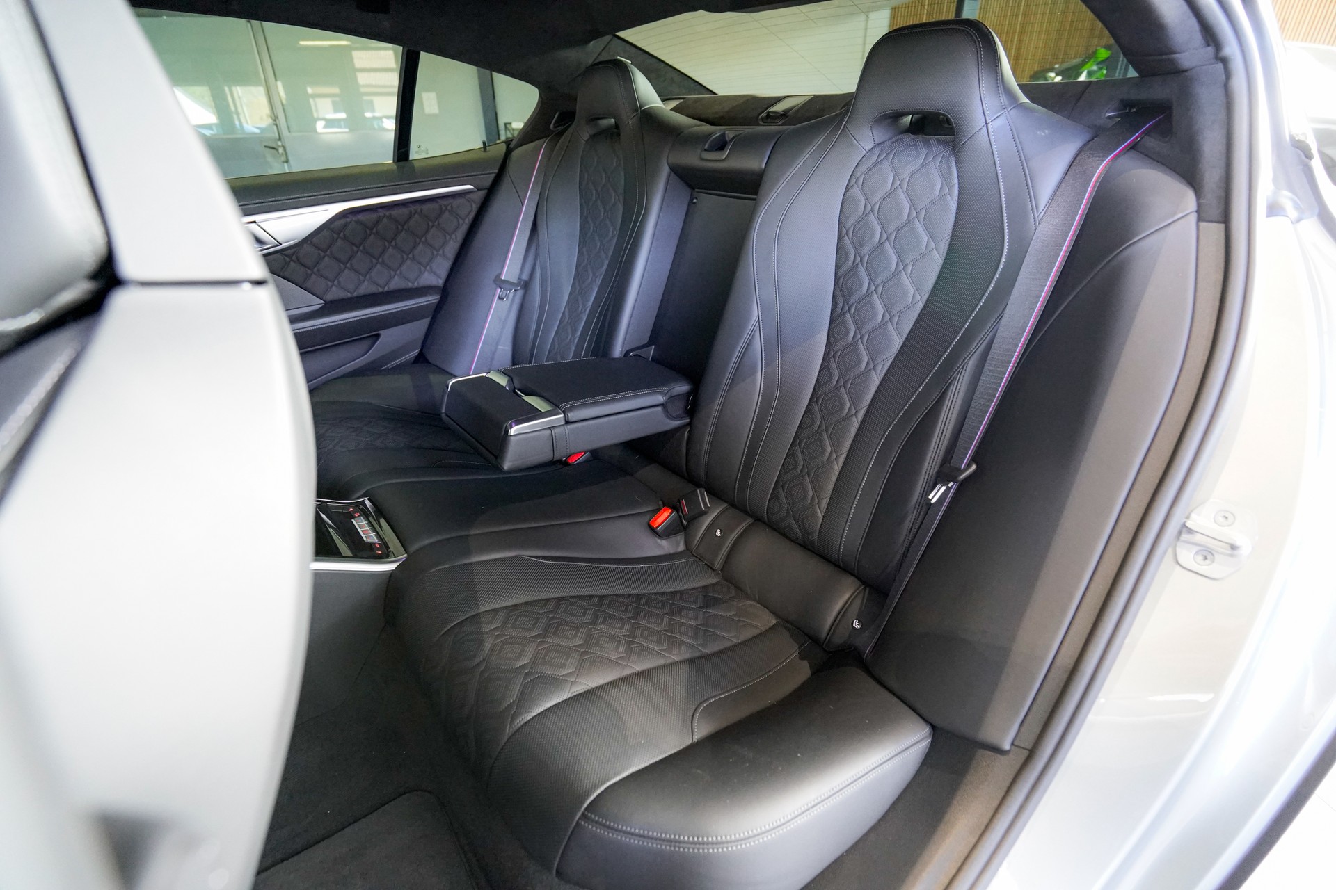 BMW M8 xDrive M Competition Steptronic-image-8