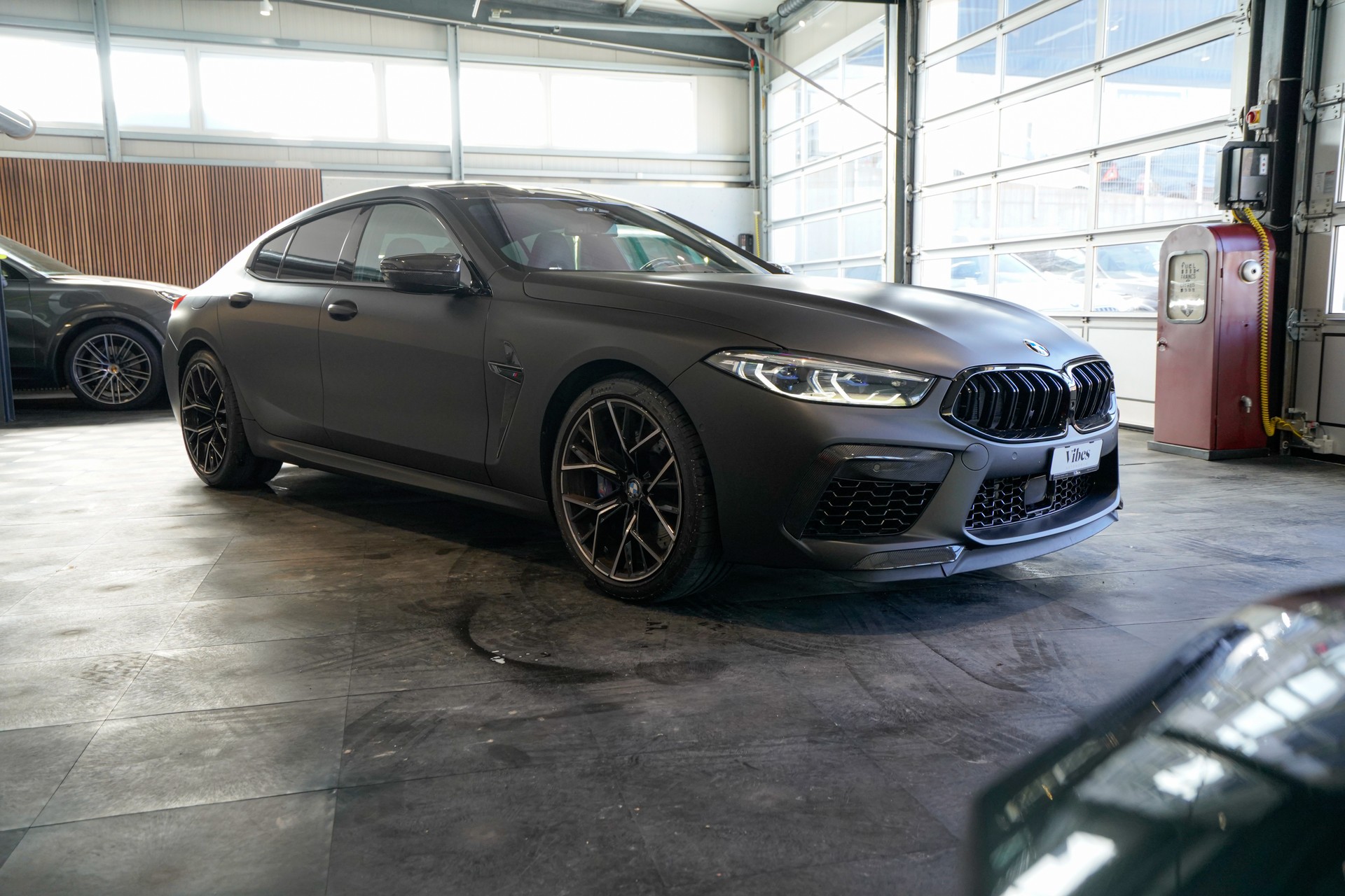 BMW M8 xDrive M Competition Steptronic-image-5