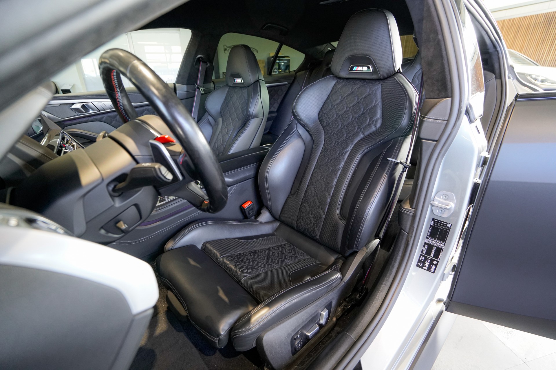 BMW M8 xDrive M Competition Steptronic-image-7