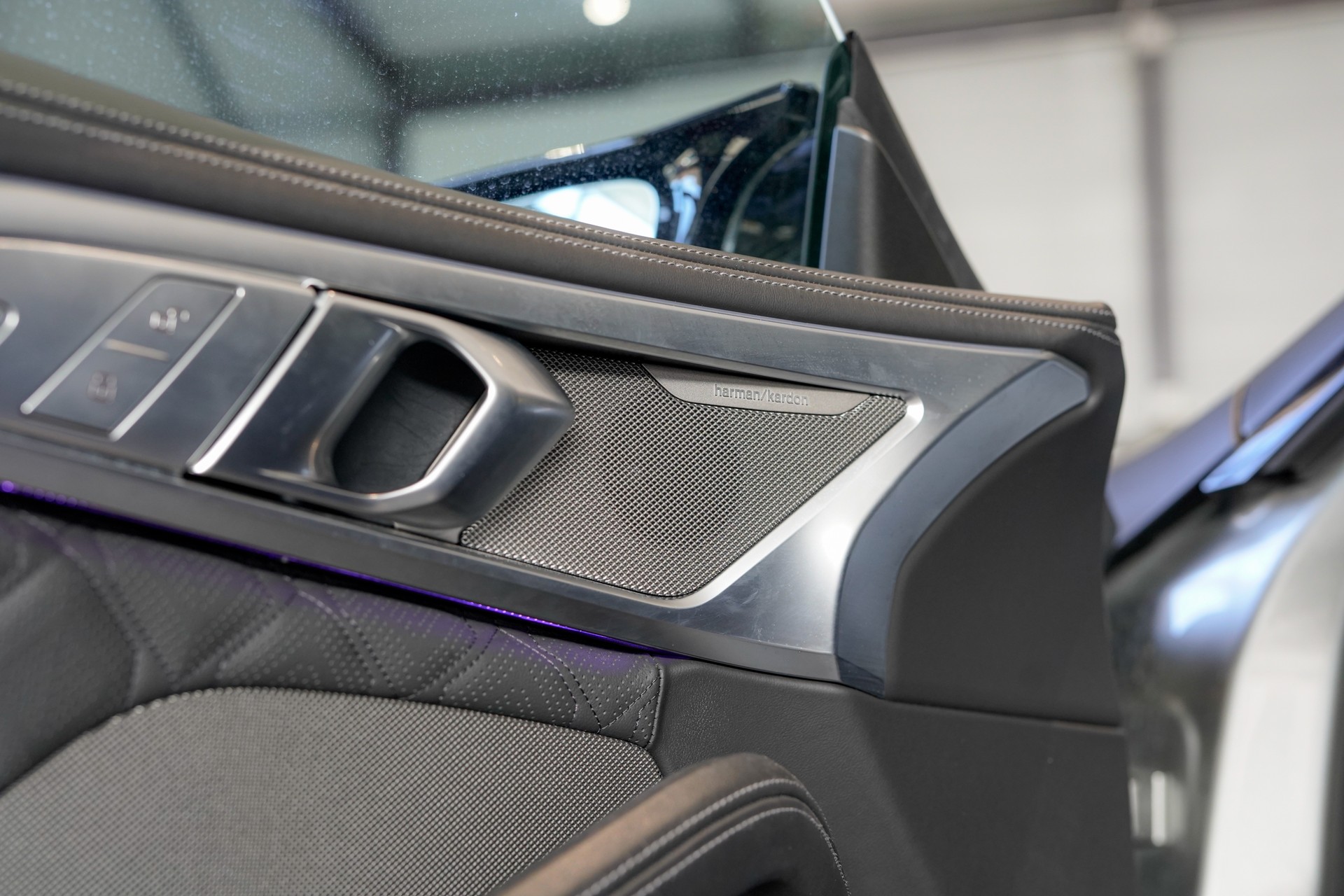 BMW M8 xDrive M Competition Steptronic-image-15