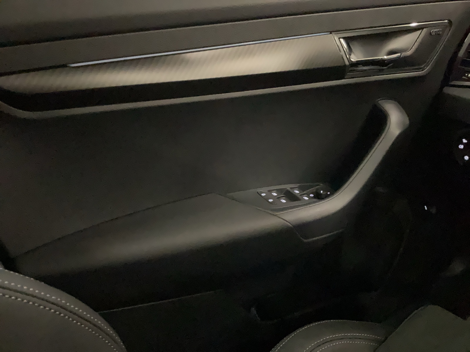 SKODA Karoq 2.0 TSI SportLine 4x4 DSG-image-8