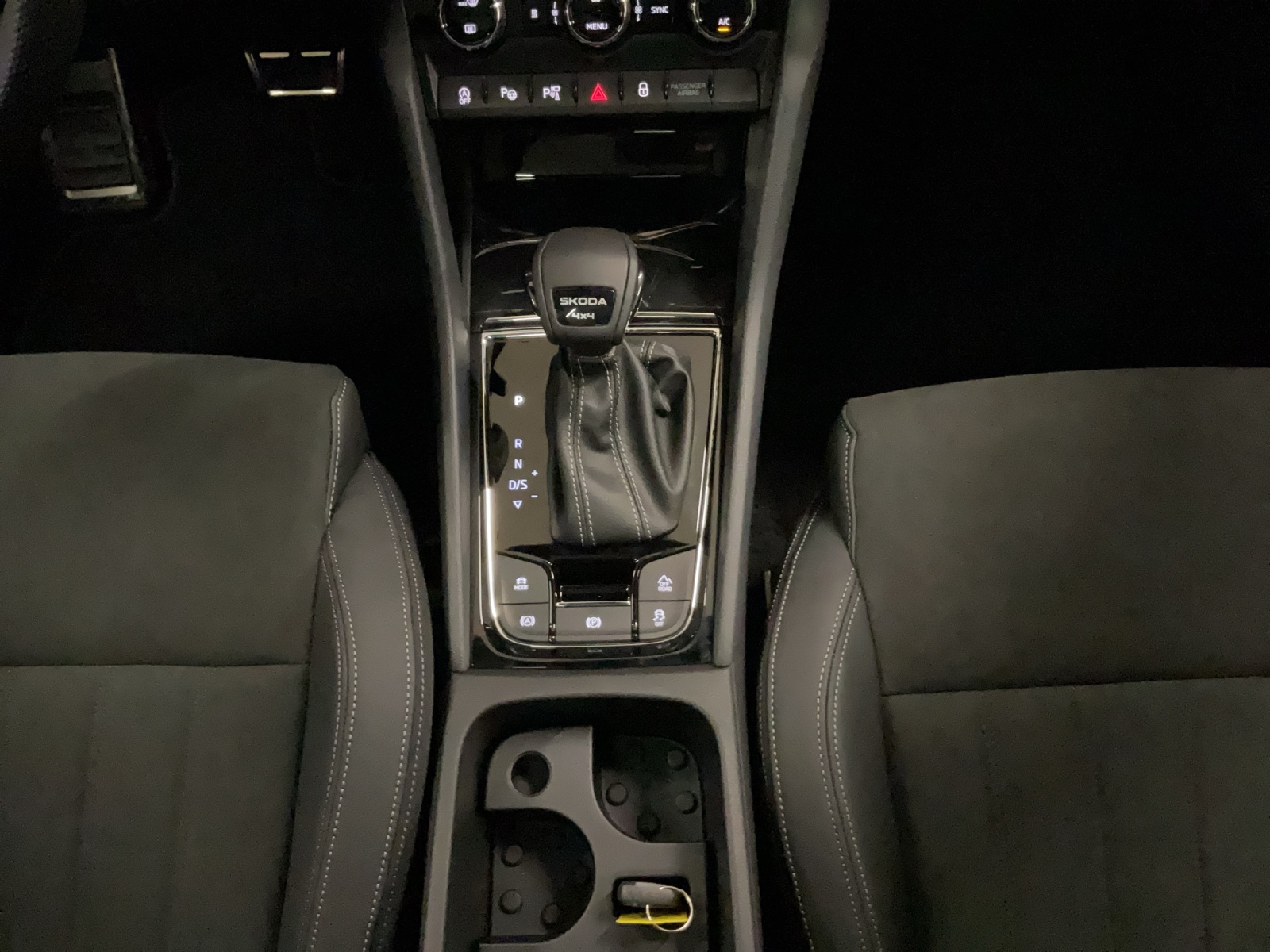 SKODA Karoq 2.0 TSI SportLine 4x4 DSG-image-11