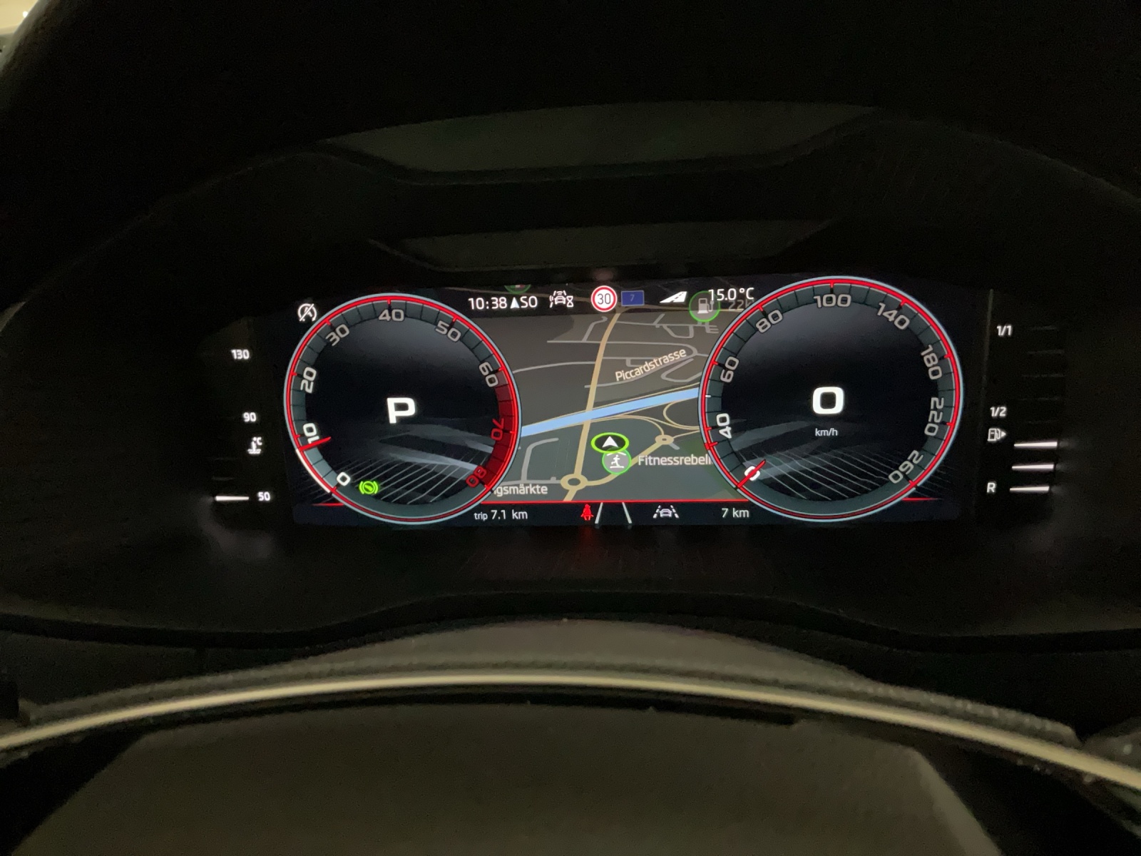SKODA Karoq 2.0 TSI SportLine 4x4 DSG-image-13