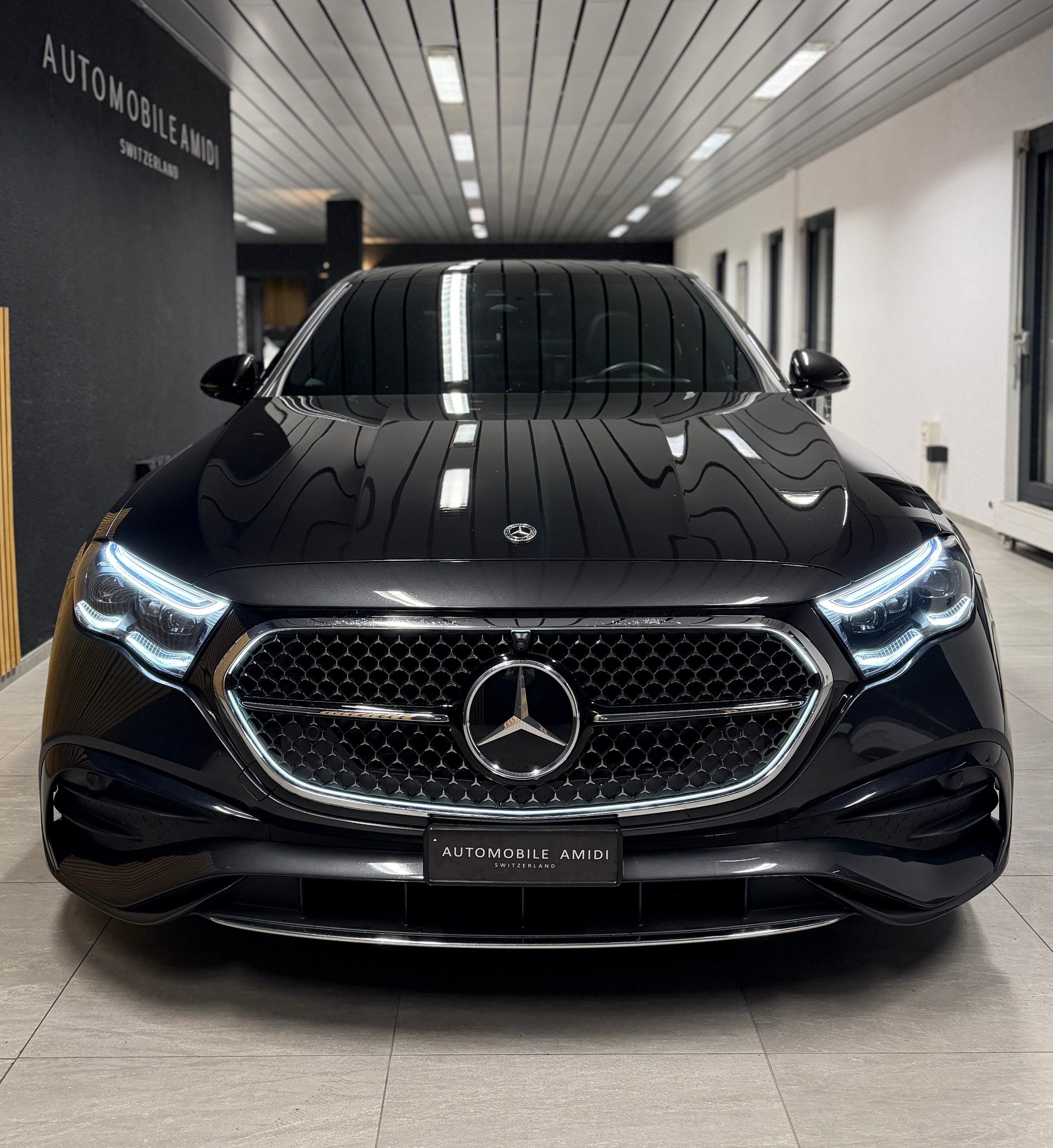 MERCEDES-BENZ E 220 d 4Matic 9G-Tronic-showroom-element-1