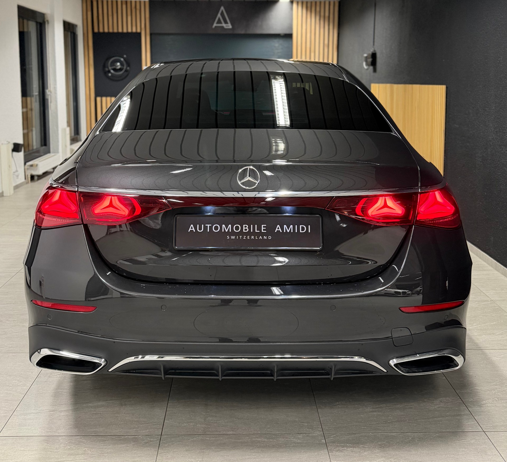 MERCEDES-BENZ E 220 d 4Matic 9G-Tronic-showroom-element-3