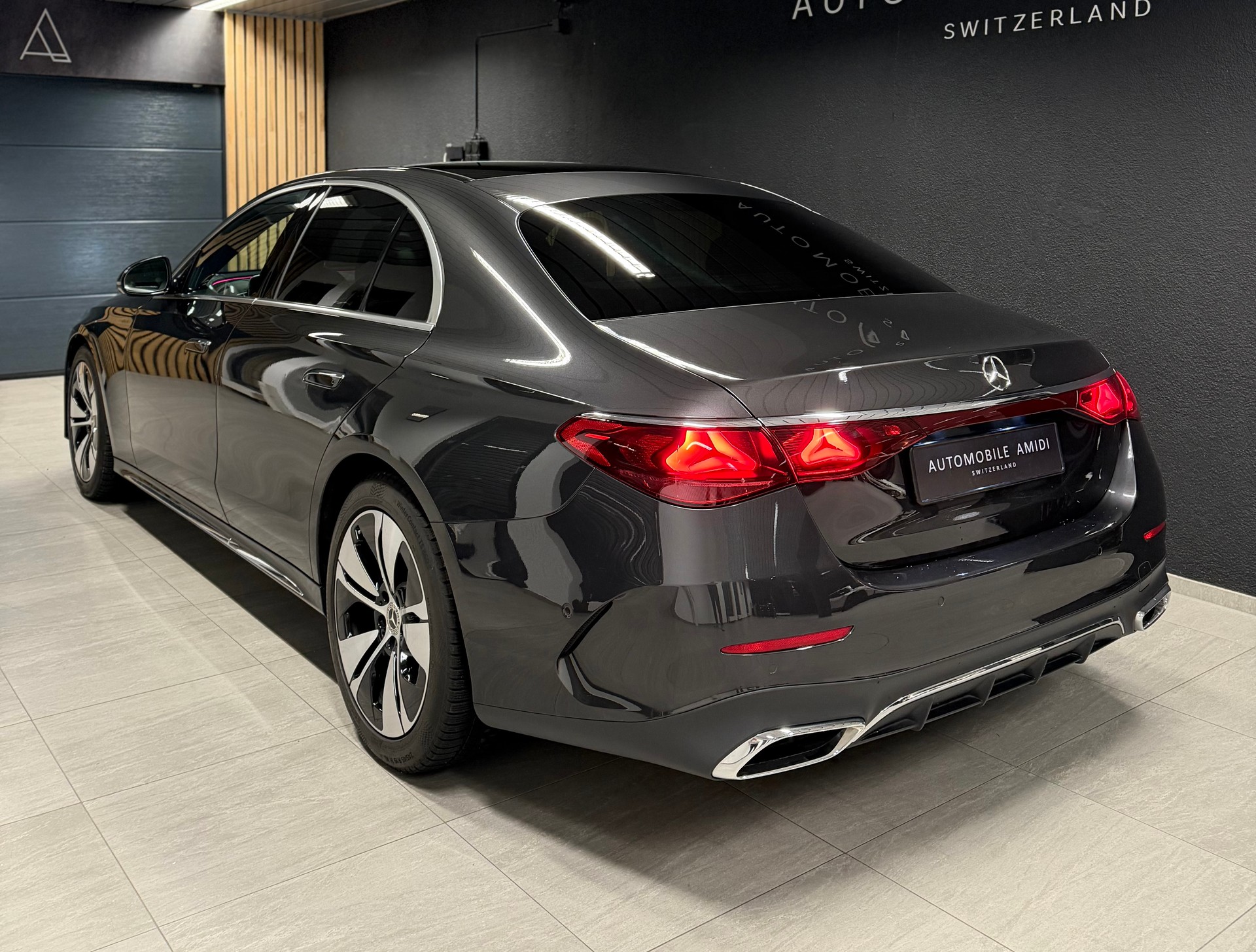 MERCEDES-BENZ E 220 d 4Matic 9G-Tronic-showroom-element-2