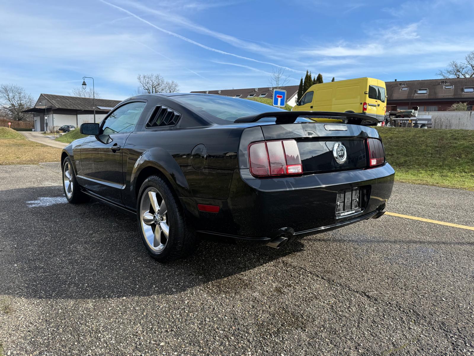 FORD Mustang GT-image-4