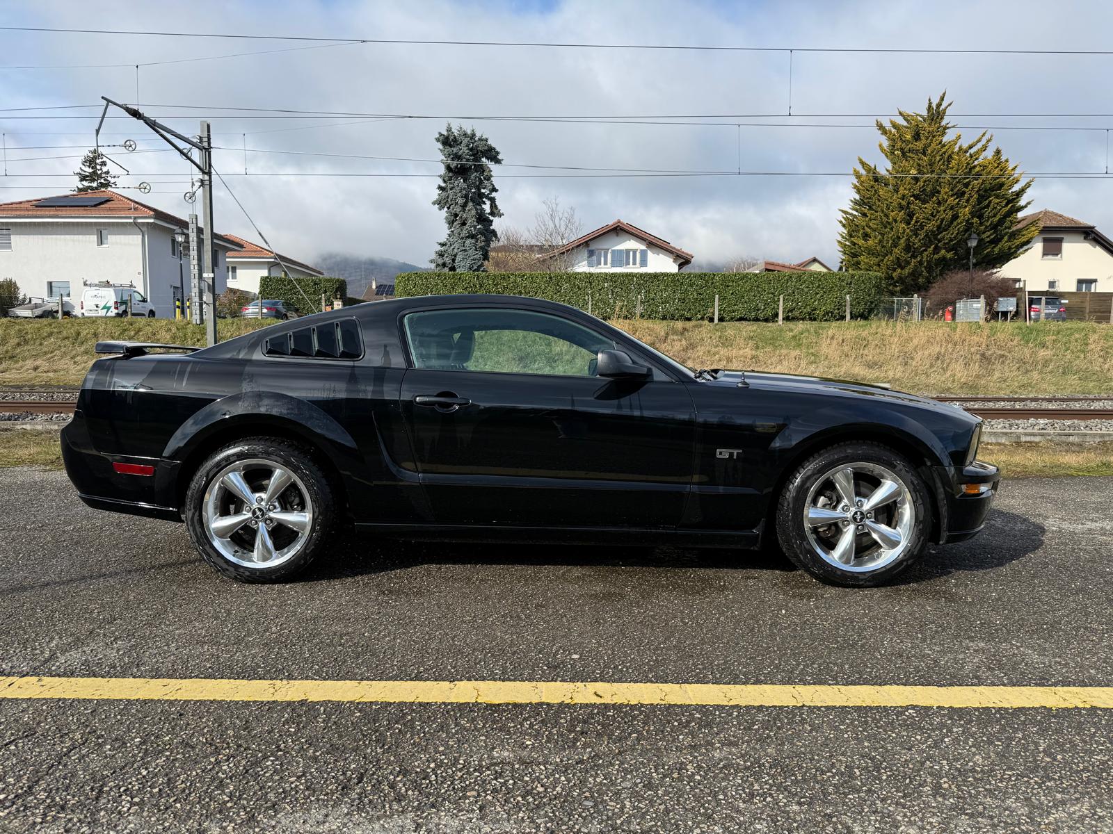 FORD Mustang GT-image-1