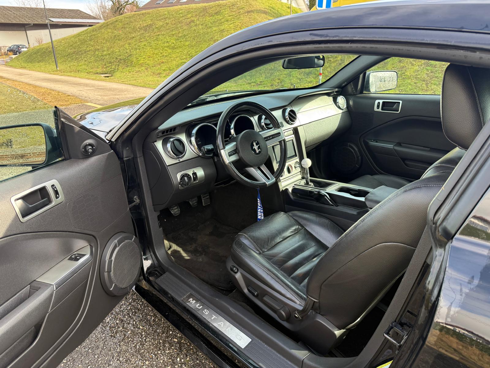 FORD Mustang GT-image-8